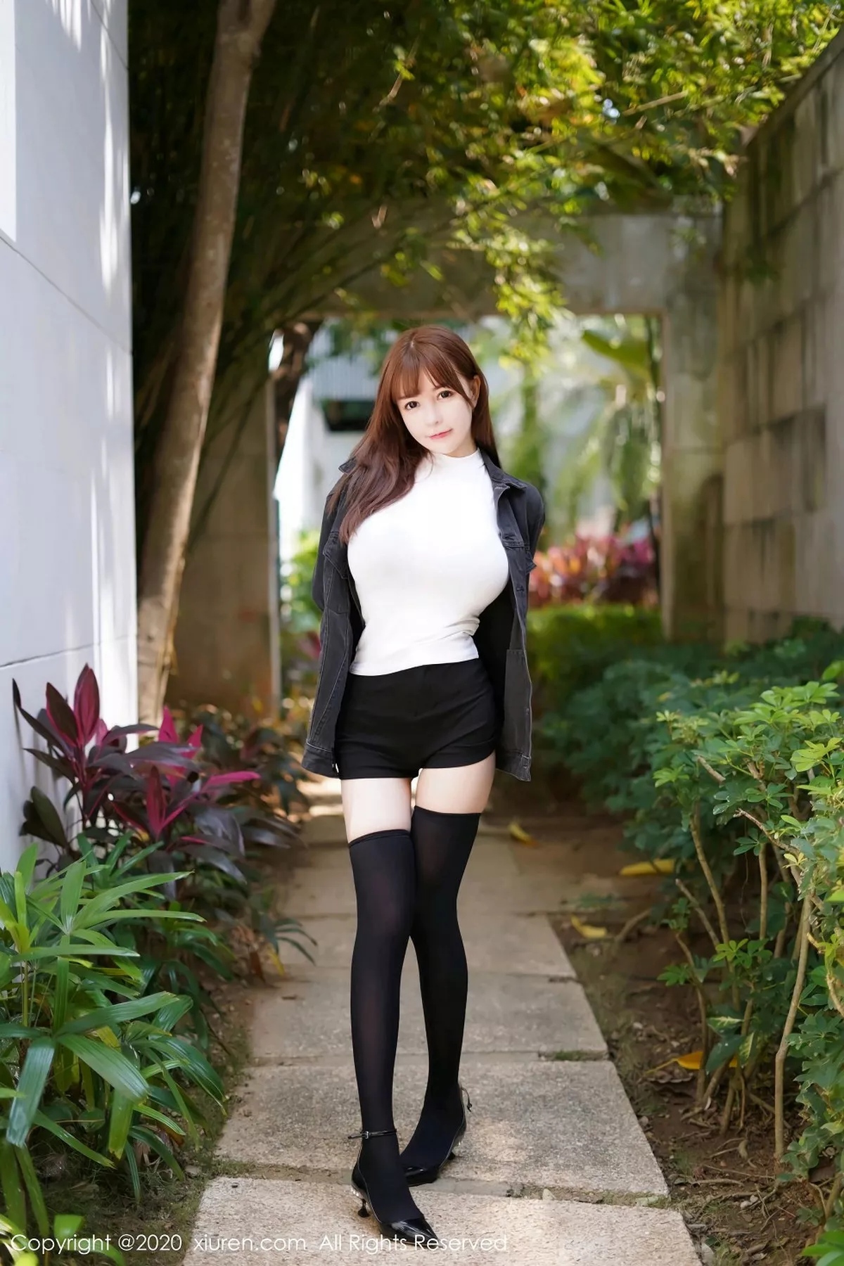 秀人集.com_[XiuRen秀人网]No.2147_嫩模UU酱户外脱黑色外套露魔鬼身材童颜巨乳完美诱惑写真83P