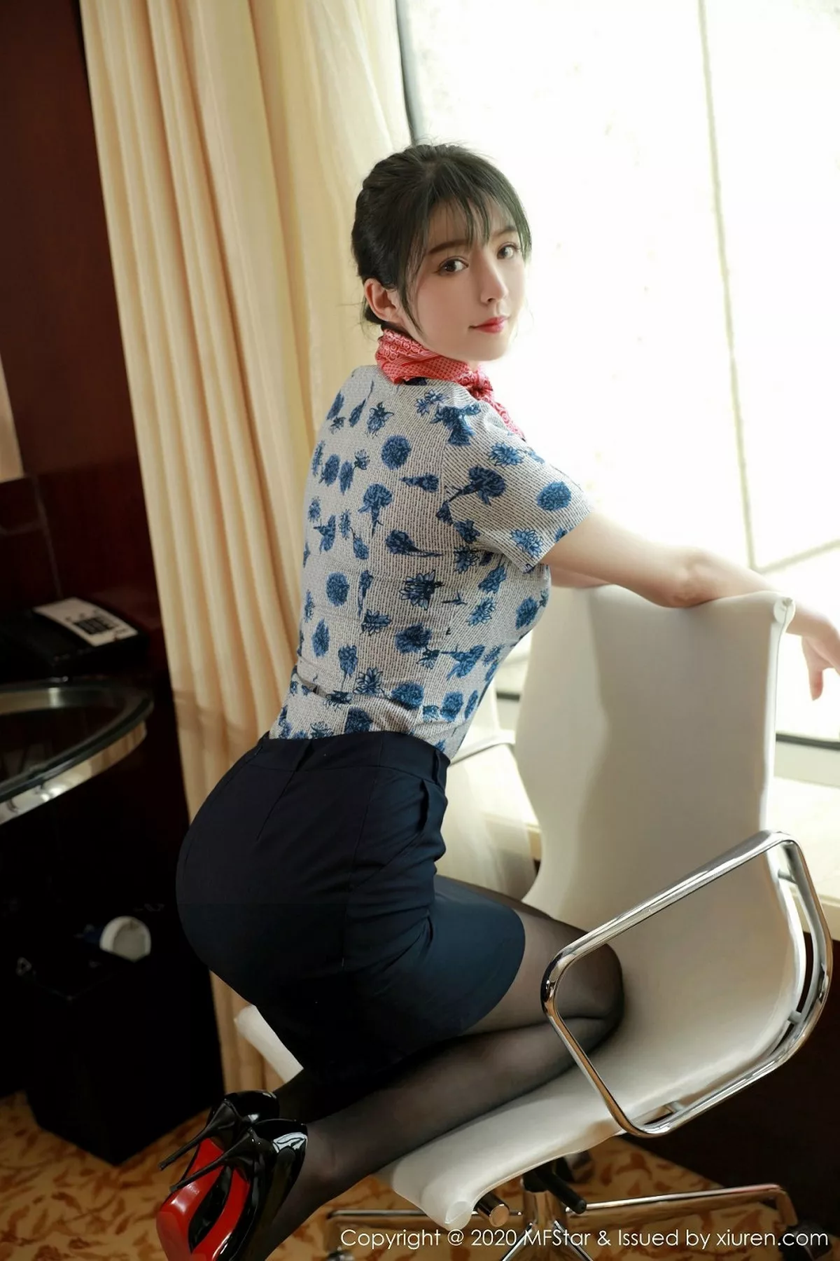 秀人集.com_[MFStar模范学院]Vol.317_嫩模yoo优优私房空乘制服配无内黑丝裤袜撩人诱惑写真47P