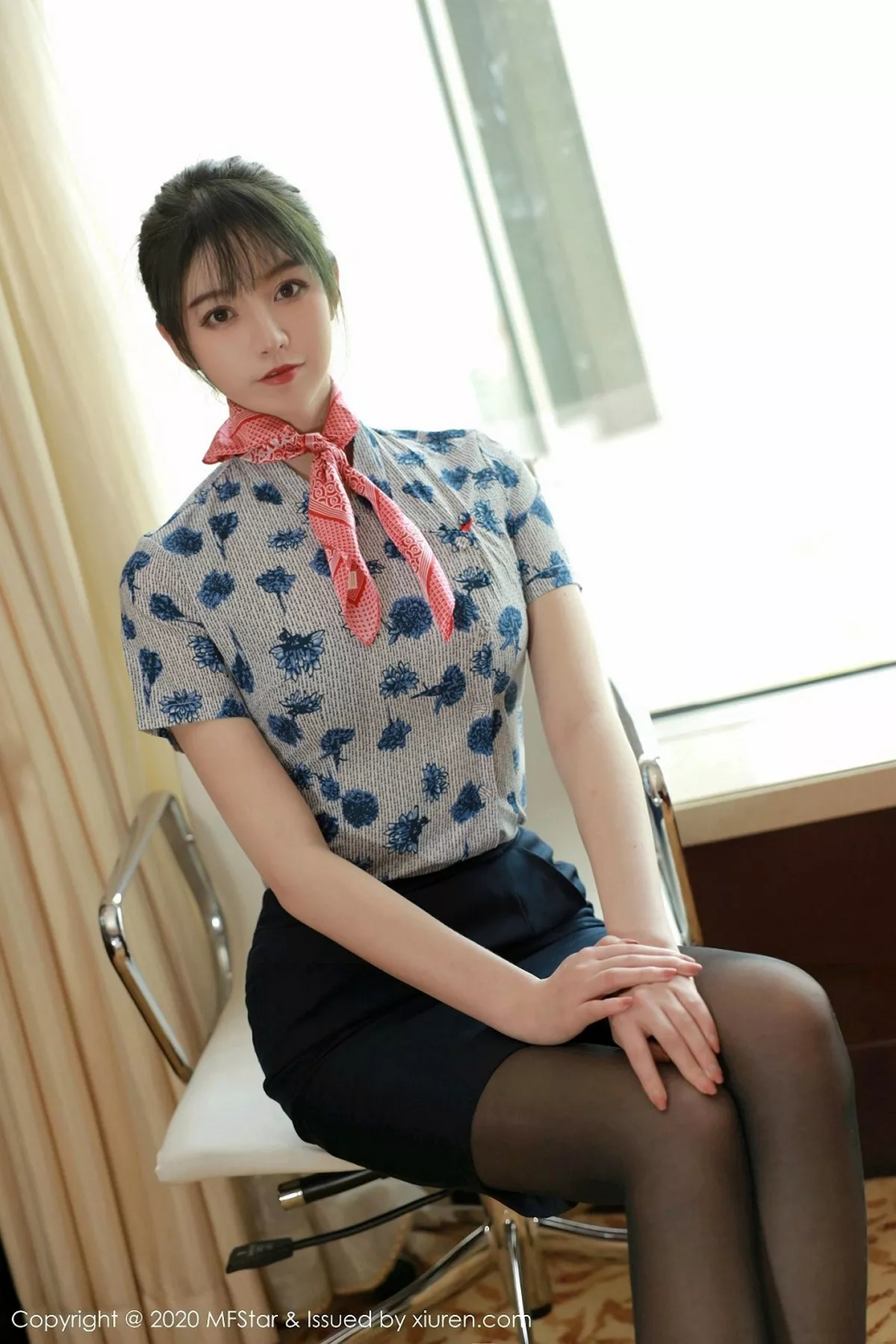 秀人集.com_[MFStar模范学院]Vol.317_嫩模yoo优优私房空乘制服配无内黑丝裤袜撩人诱惑写真47P