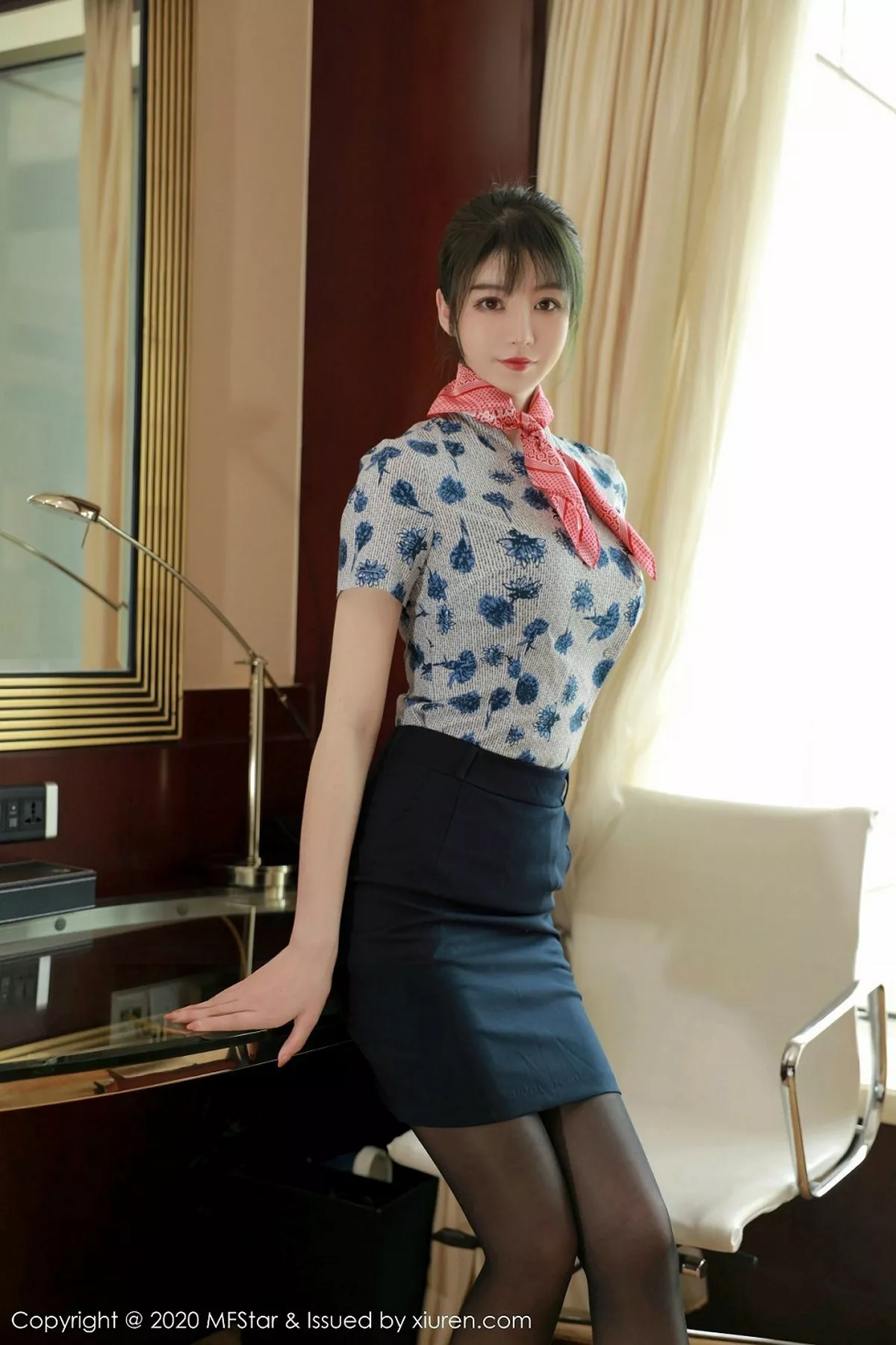 秀人集.com_[MFStar模范学院]Vol.317_嫩模yoo优优私房空乘制服配无内黑丝裤袜撩人诱惑写真47P