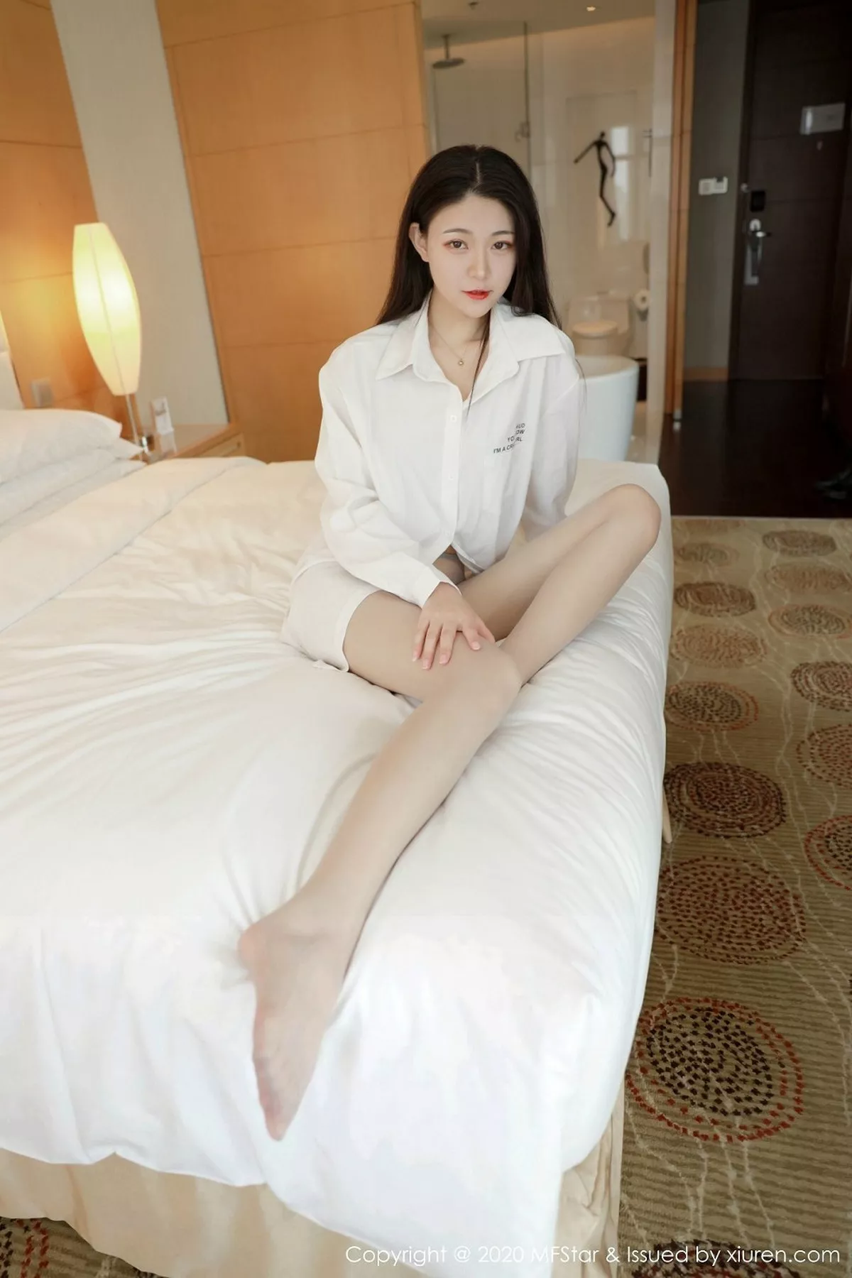 秀人集.com_[MFStar模范学院]Vol.321_嫩模Laura张小妮私房白衬衣配无内肉丝裤袜秀翘臀诱惑写真58P