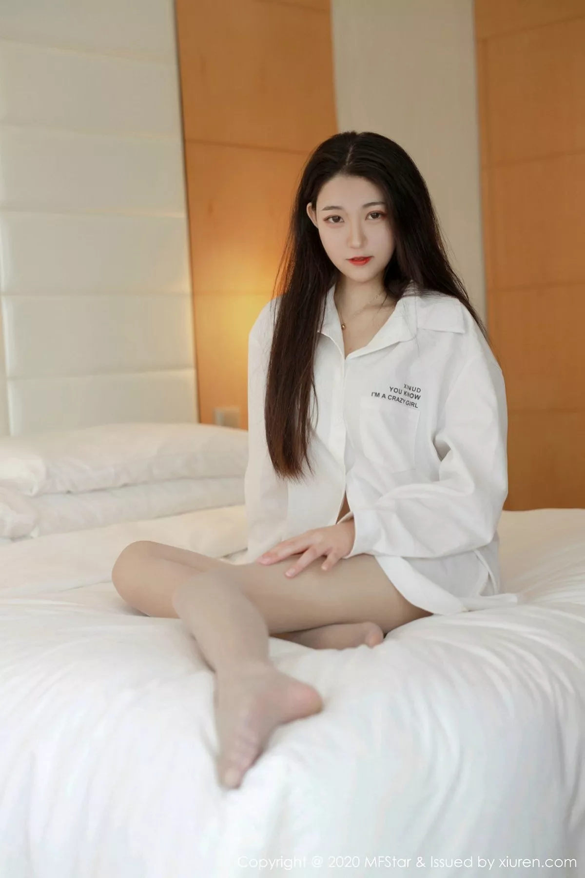 秀人集.com_[MFStar模范学院]Vol.321_嫩模Laura张小妮私房白衬衣配无内肉丝裤袜秀翘臀诱惑写真58P