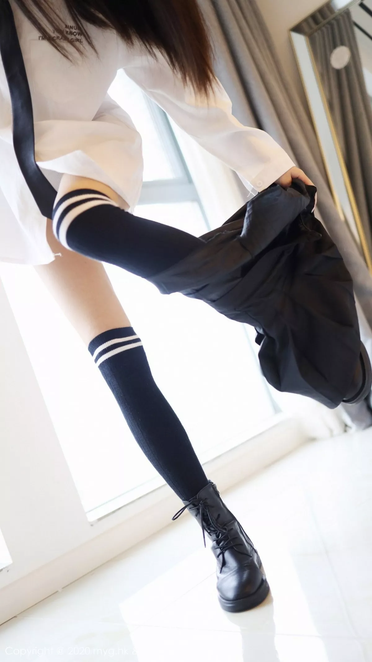 秀人集.com_[MyGirl美媛馆]Vol.439_嫩模Laura张小妮私房经典JK制服全脱露火辣身材诱惑写真61P