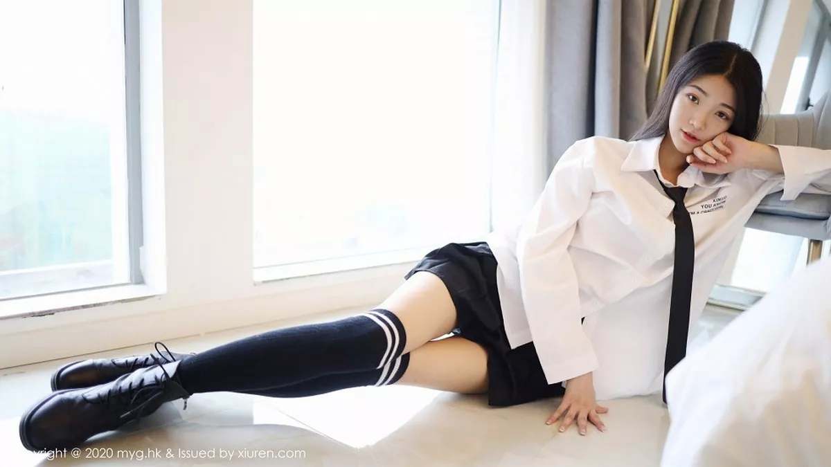 秀人集.com_[MyGirl美媛馆]Vol.439_嫩模Laura张小妮私房经典JK制服全脱露火辣身材诱惑写真61P
