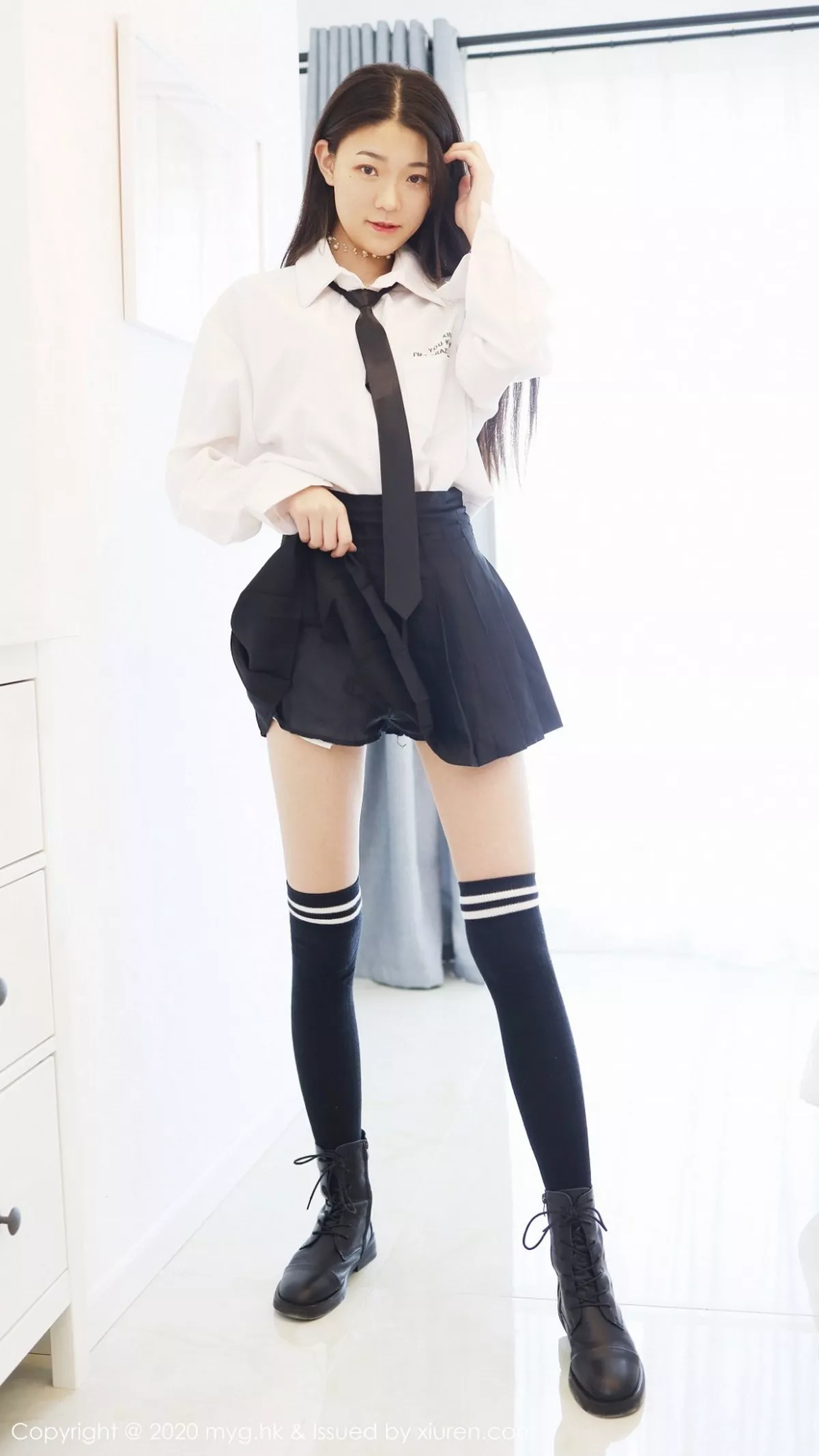 秀人集.com_[MyGirl美媛馆]Vol.439_嫩模Laura张小妮私房经典JK制服全脱露火辣身材诱惑写真61P