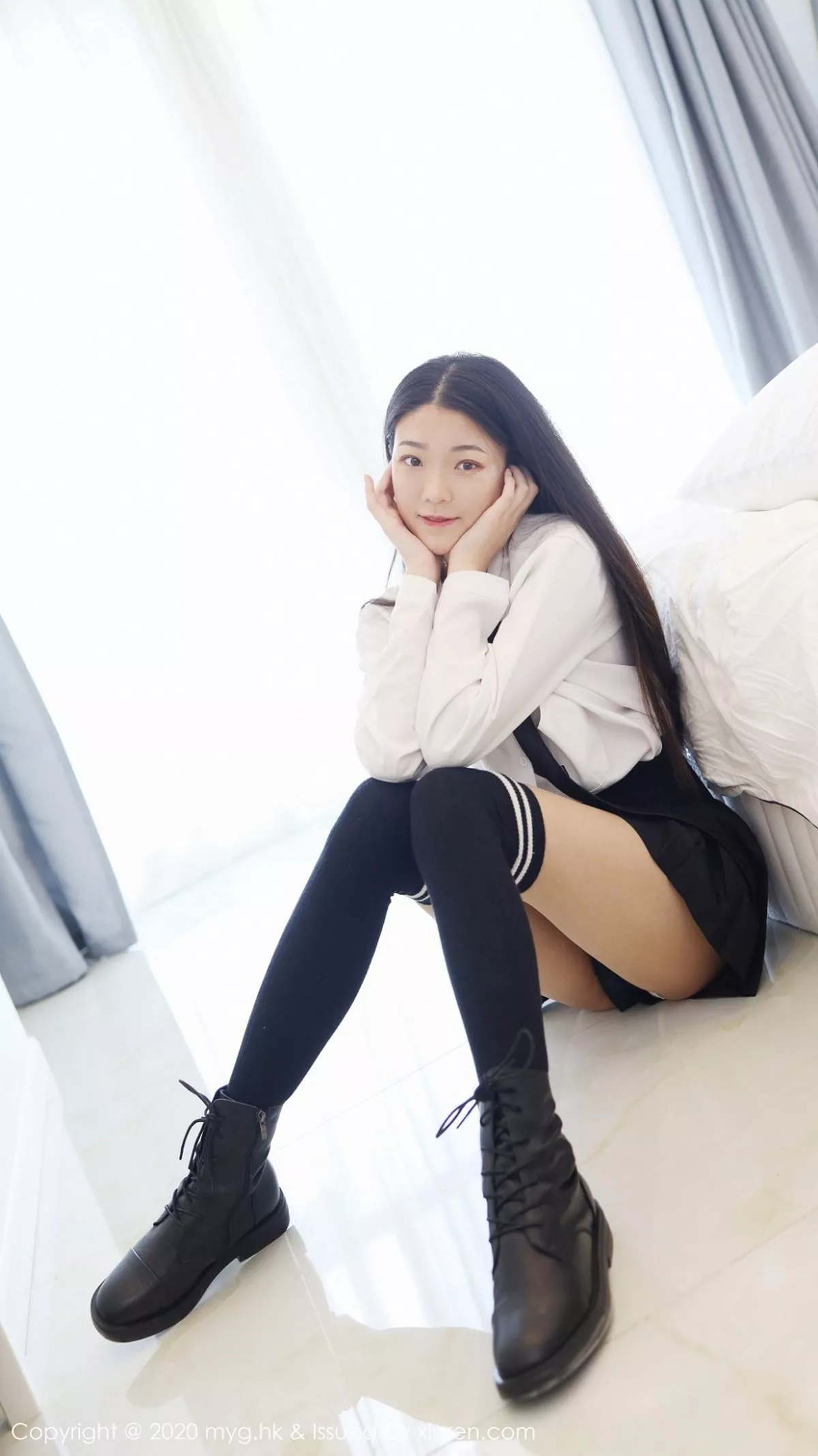 秀人集.com_[MyGirl美媛馆]Vol.439_嫩模Laura张小妮私房经典JK制服全脱露火辣身材诱惑写真61P