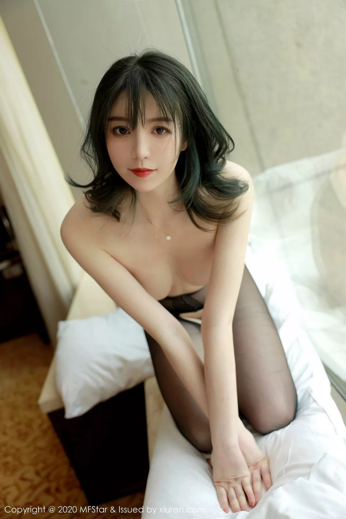 秀人集.com_[MFStar模范学院]Vol.323_嫩模yoo优优黑色内衣主题无内开档黑丝裤袜喷血诱惑写真44P