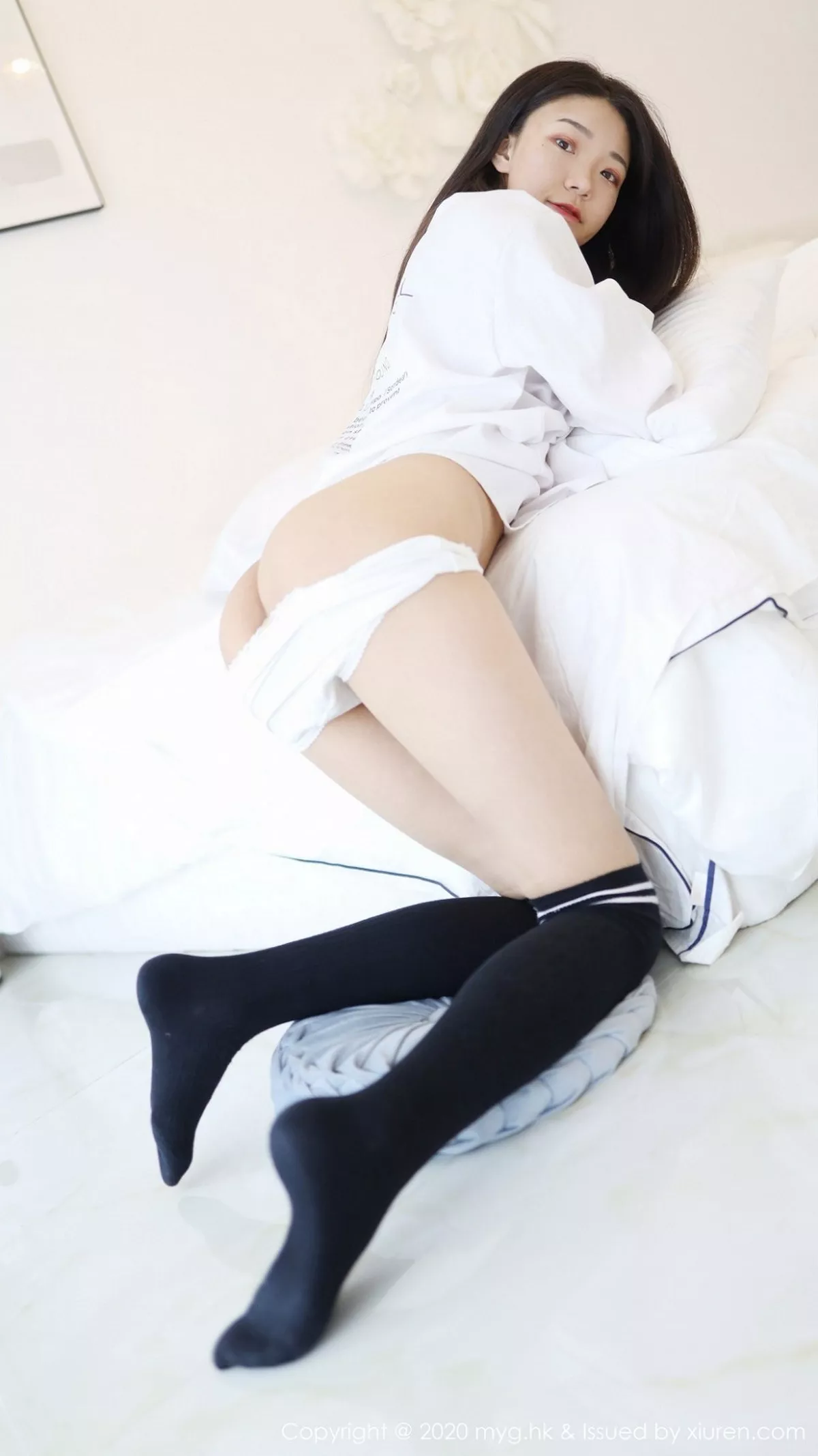 秀人集.com_[MyGirl美媛馆]Vol.439_嫩模Laura张小妮私房经典JK制服全脱露火辣身材诱惑写真61P