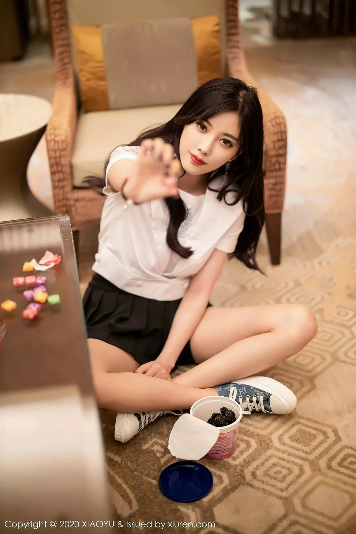 秀人集.com_[XiaoYu画语界]Vol.305_女神杨晨晨sugar澳门旅拍剧情镜头下JK制服半脱诱惑写真89P