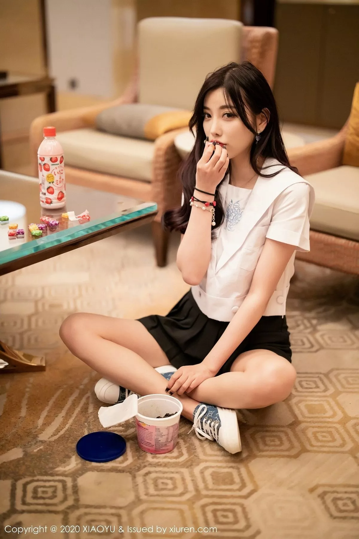 秀人集.com_[XiaoYu画语界]Vol.305_女神杨晨晨sugar澳门旅拍剧情镜头下JK制服半脱诱惑写真89P