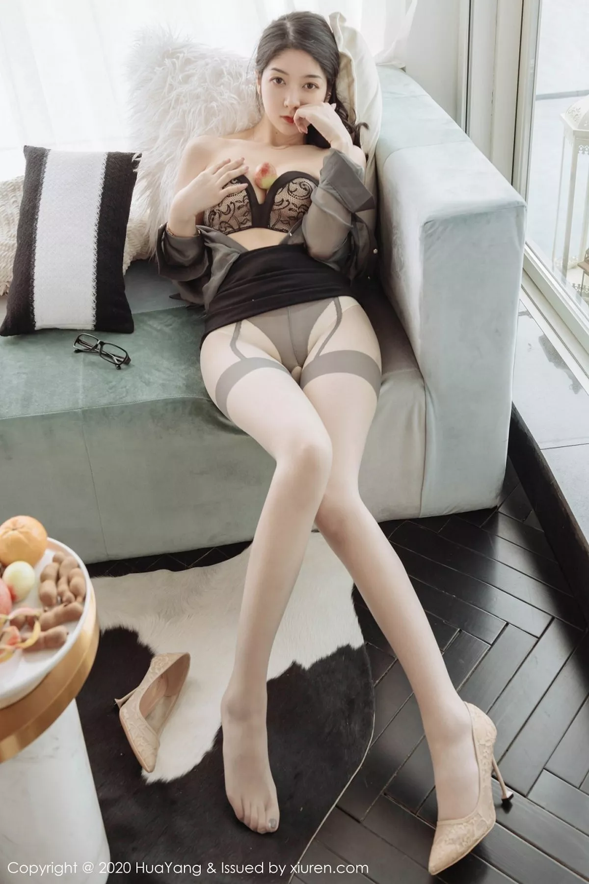 秀人集.com_[HuaYang花漾]Vol.244_女神Angela小热巴云南旅拍私房朦胧吊带肉丝撩人诱惑写真61P