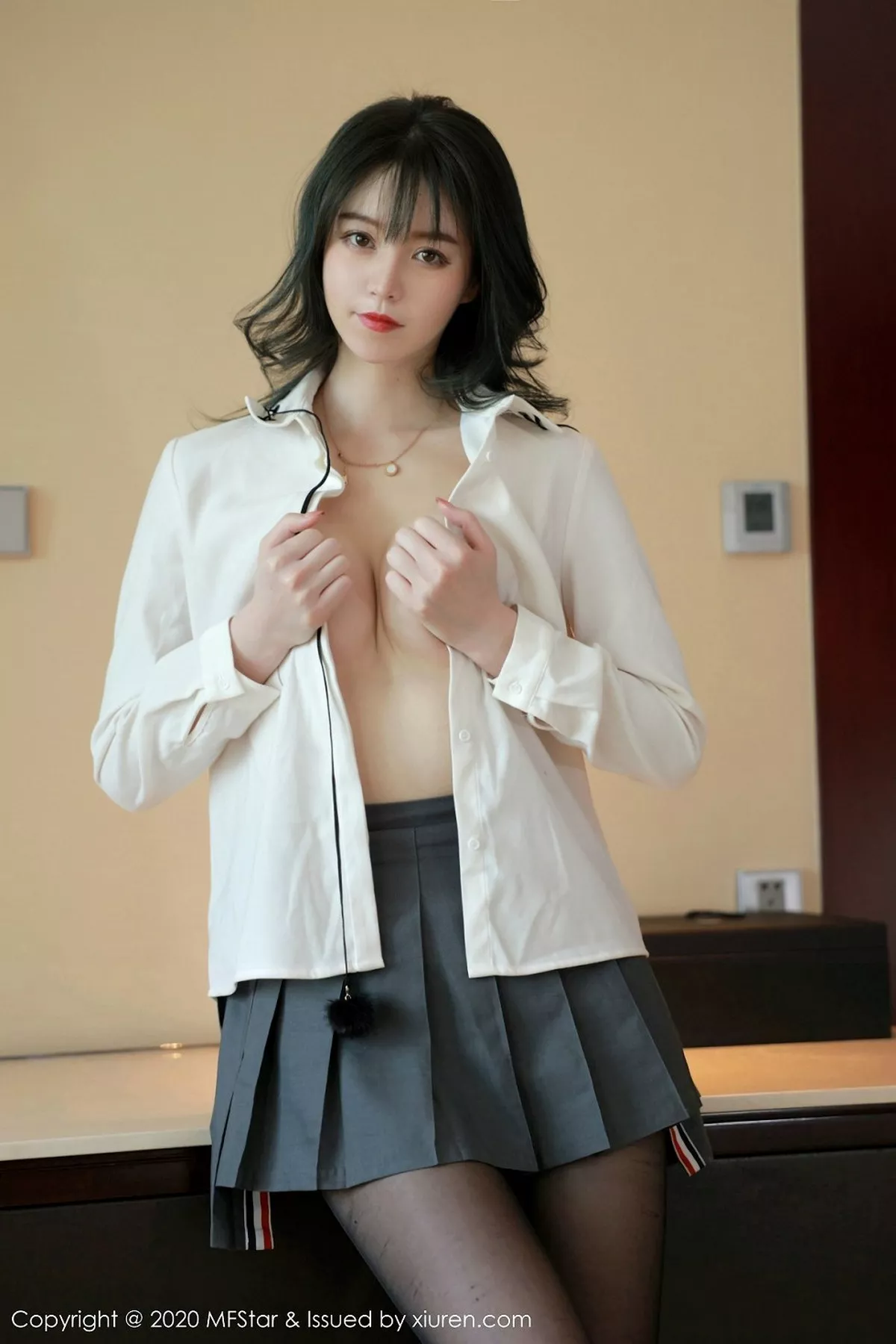 秀人集.com_[MFStar模范学院]Vol.312_嫩模yoo优优私房JK服饰半脱真空露白嫩美乳撩人诱惑写真49P