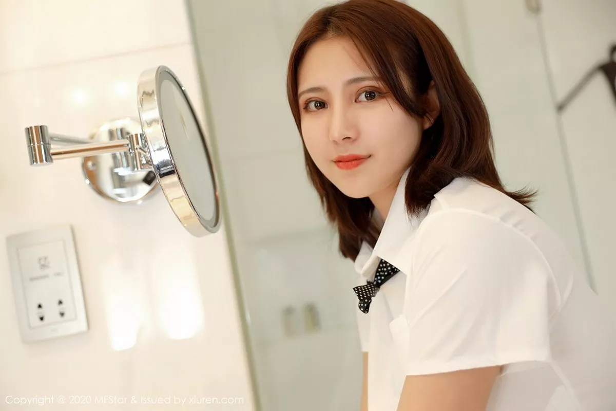 秀人集.com_[MFStar模范学院]Vol.330_嫩模久久Aimee私房真空半截衬衣半脱露豪乳遮点撩人诱惑写真54P