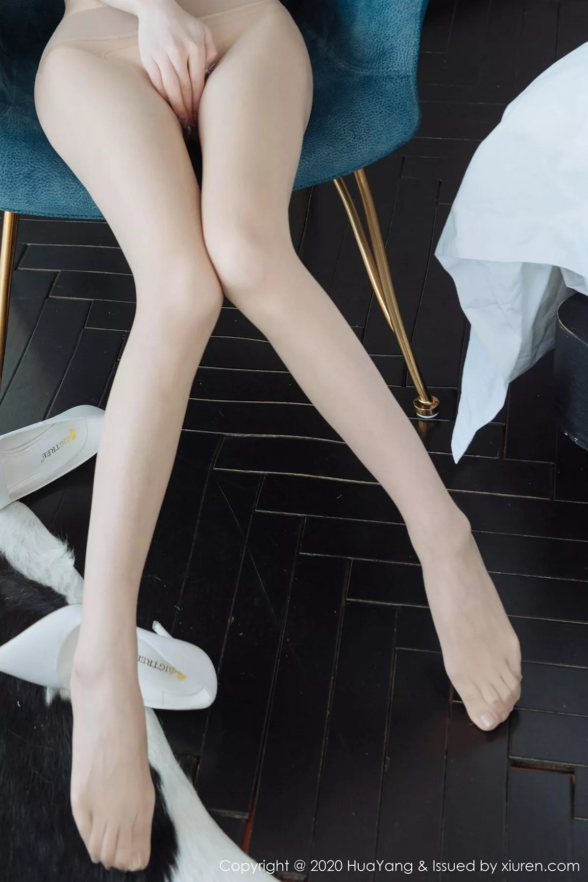 秀人集.com_[HuaYang花漾]Vol.246_女神周于希Sandy云南旅拍私房无内肉丝裤袜秀翘臀惹火诱惑写真70P