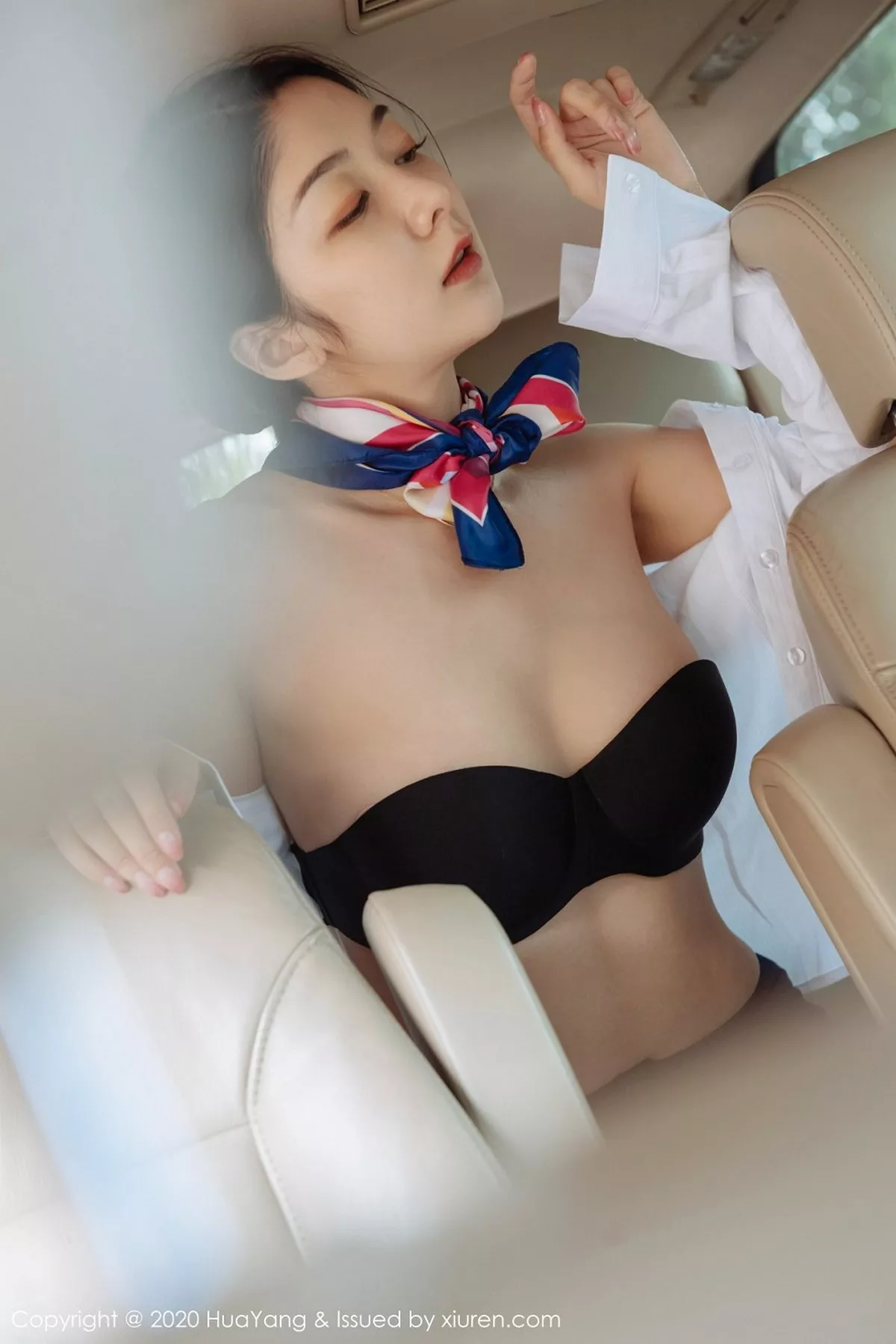 秀人集.com_[HuaYang花漾]Vol.248_女神Angela小热巴云南旅拍职业装车拍开档肉丝裤袜诱惑写真53P