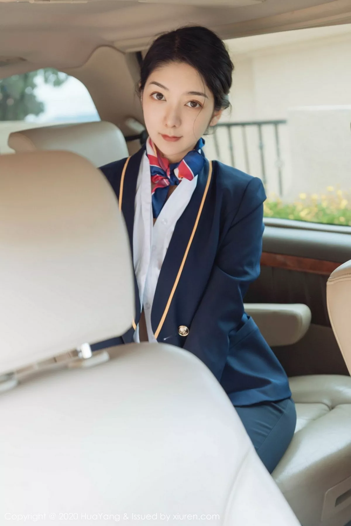 秀人集.com_[HuaYang花漾]Vol.248_女神Angela小热巴云南旅拍职业装车拍开档肉丝裤袜诱惑写真53P