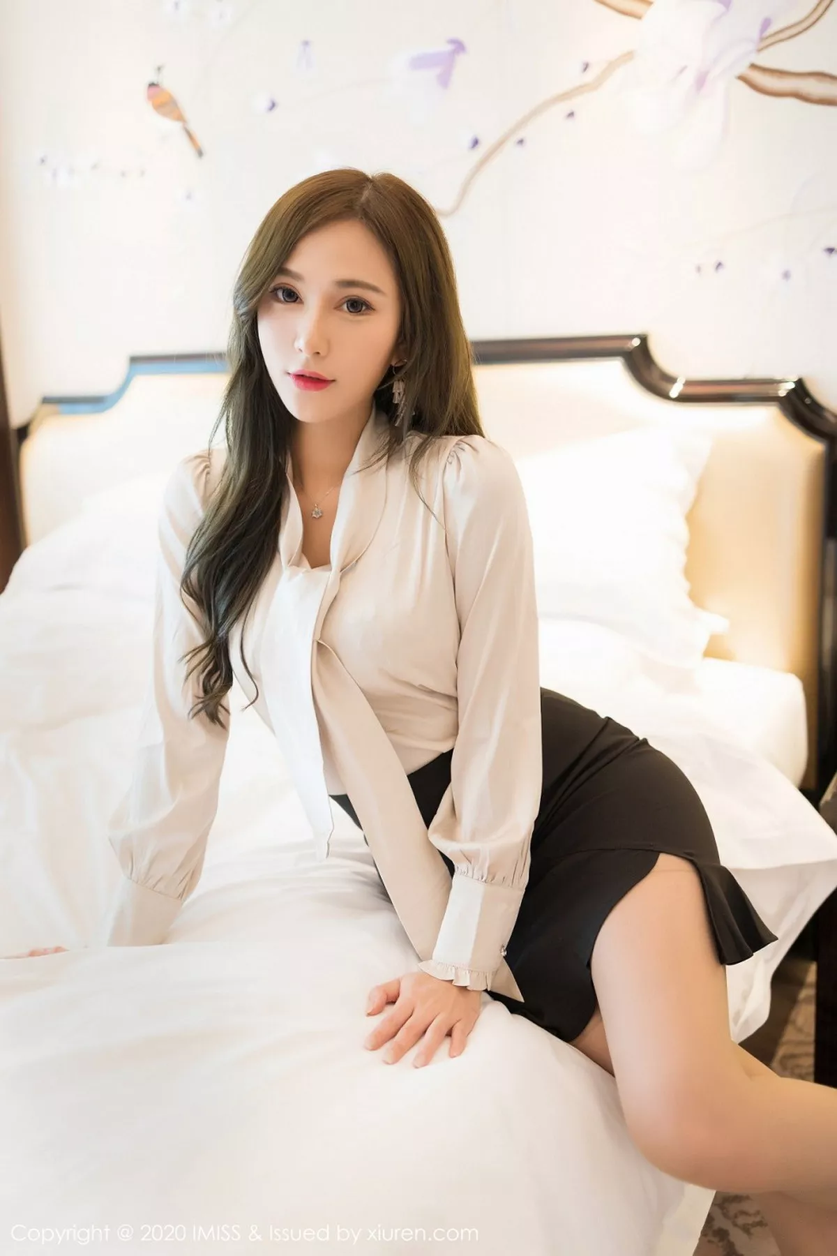 秀人集.com_[IMISS爱蜜社]Vol.475_气质女神Lavinia私房床上性感内衣秀火辣身材完美诱惑写真52P