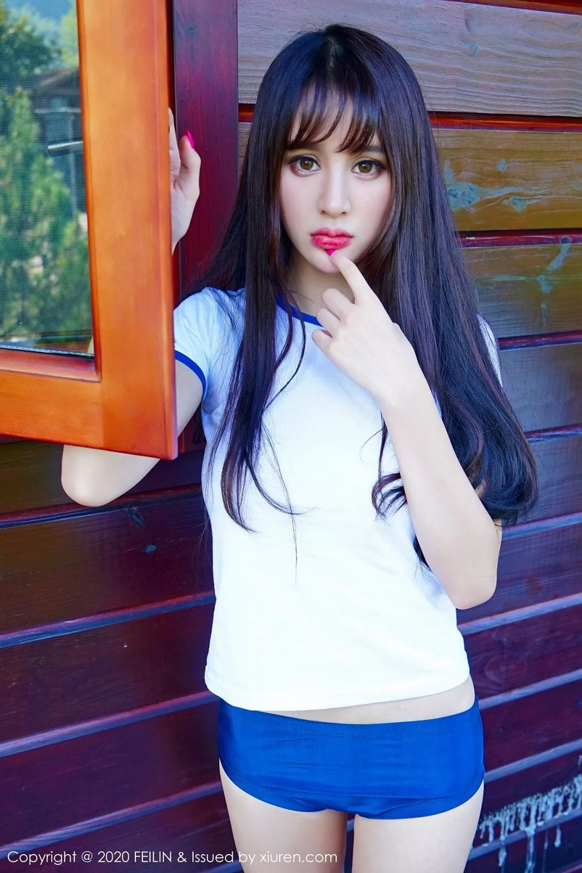 秀人集.com_[FeiLin嗲囡囡]VOL.233_嫩模Cheryl青树泳池边性感比基尼+私房黑丝主题完美诱惑写真100P