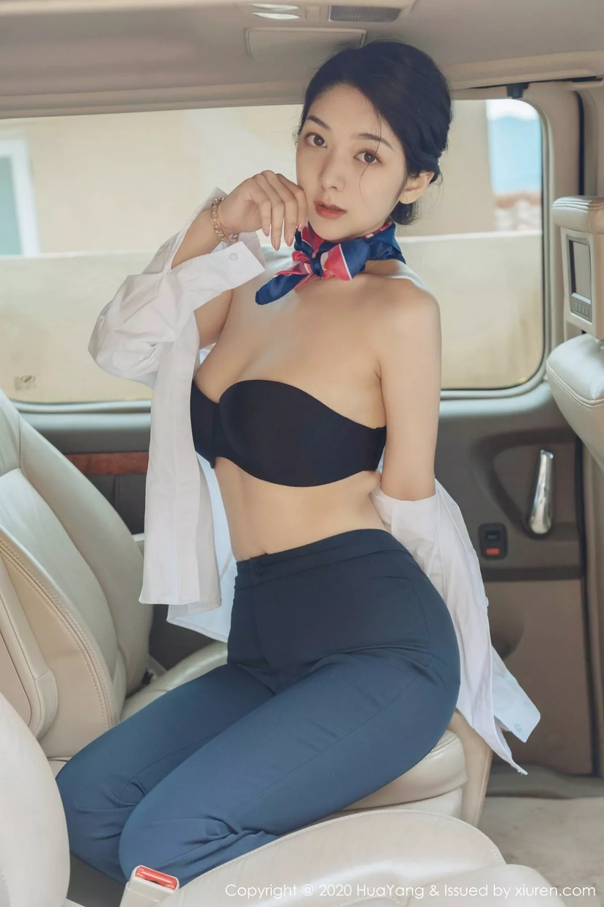 秀人集.com_[HuaYang花漾]Vol.248_女神Angela小热巴云南旅拍职业装车拍开档肉丝裤袜诱惑写真53P