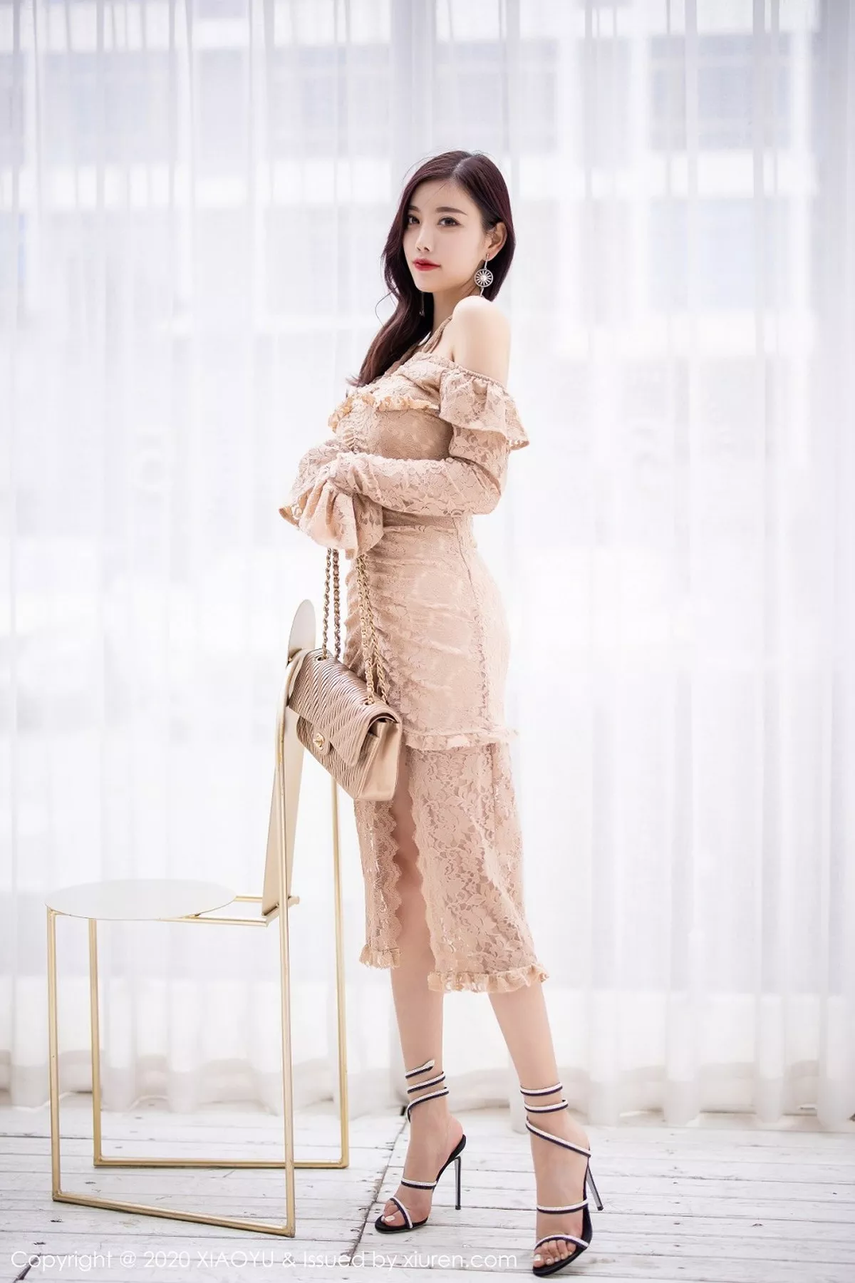 秀人集.com_[XiaoYu画语界]Vol.317_女神杨晨晨sugar时尚街拍主题连身裙秀完美身材性感写真85P