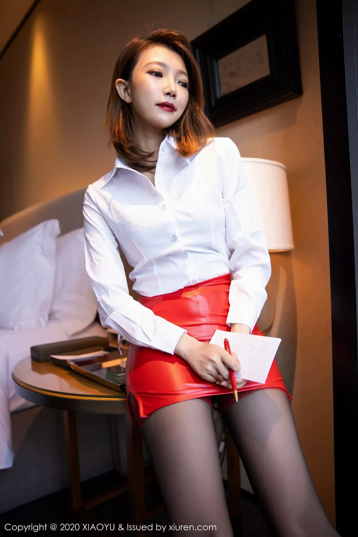 秀人集.com_[XiaoYu画语界]Vol.320_女神冯木木LRIS白衬衫配猩红皮裙半脱露吊带黑丝极致魅惑写真74P