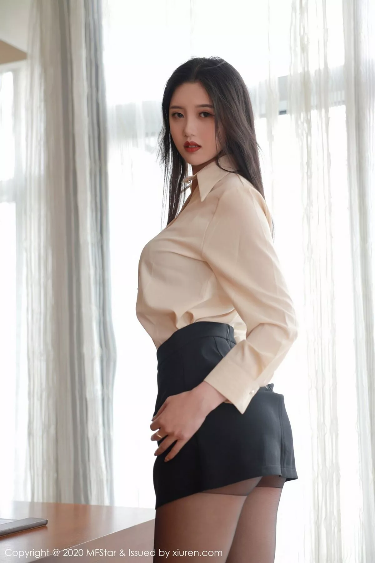 秀人集.com_[MFStar模范学院]Vol.341_嫩模陈一涵居家白衬衣配黑短裙无内黑丝裤袜撩人诱惑写真40P