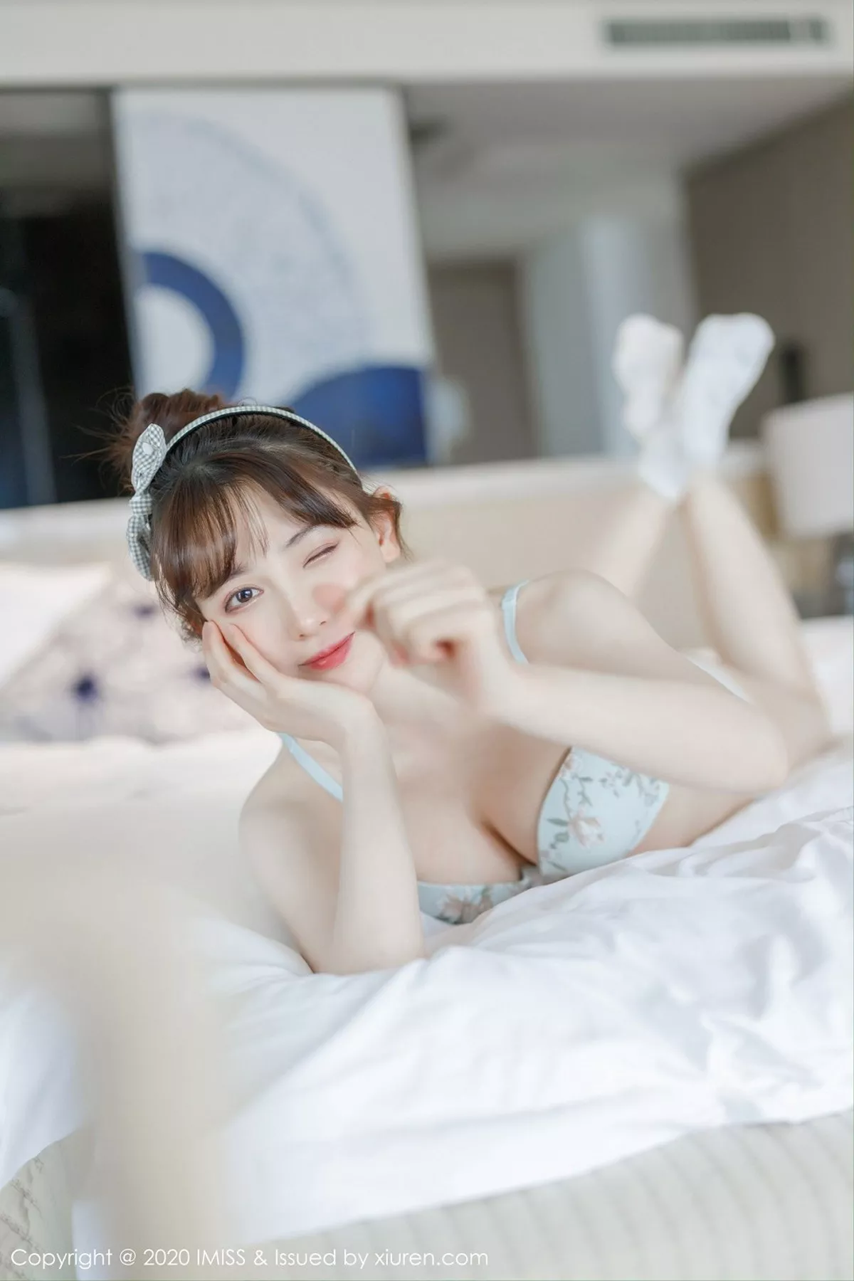 秀人集.com_[IMISS爱蜜社]Vol.481_女神Lynn刘奕宁私房床上性感衬衣半脱秀完美身材诱惑写真24P