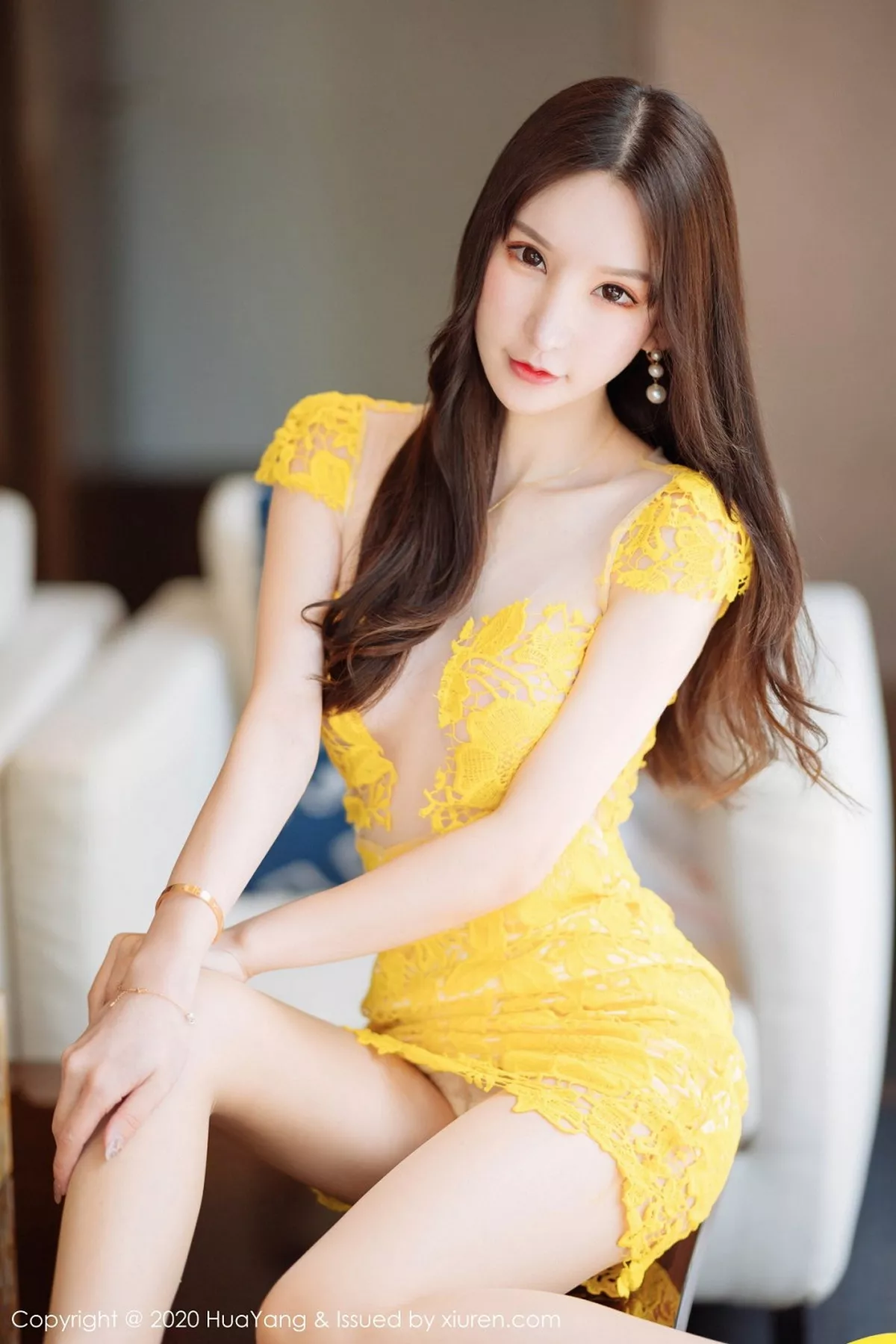 秀人集.com_[HuaYang花漾]Vol.253_女神周于希Sandy三亚旅拍黄色镂空短裙秀火辣身材诱惑写真61P