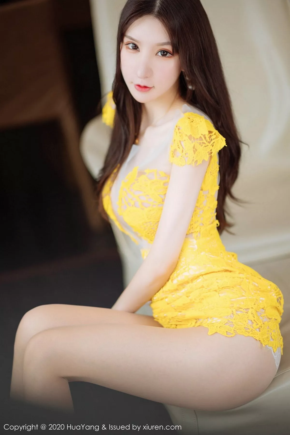 秀人集.com_[HuaYang花漾]Vol.253_女神周于希Sandy三亚旅拍黄色镂空短裙秀火辣身材诱惑写真61P
