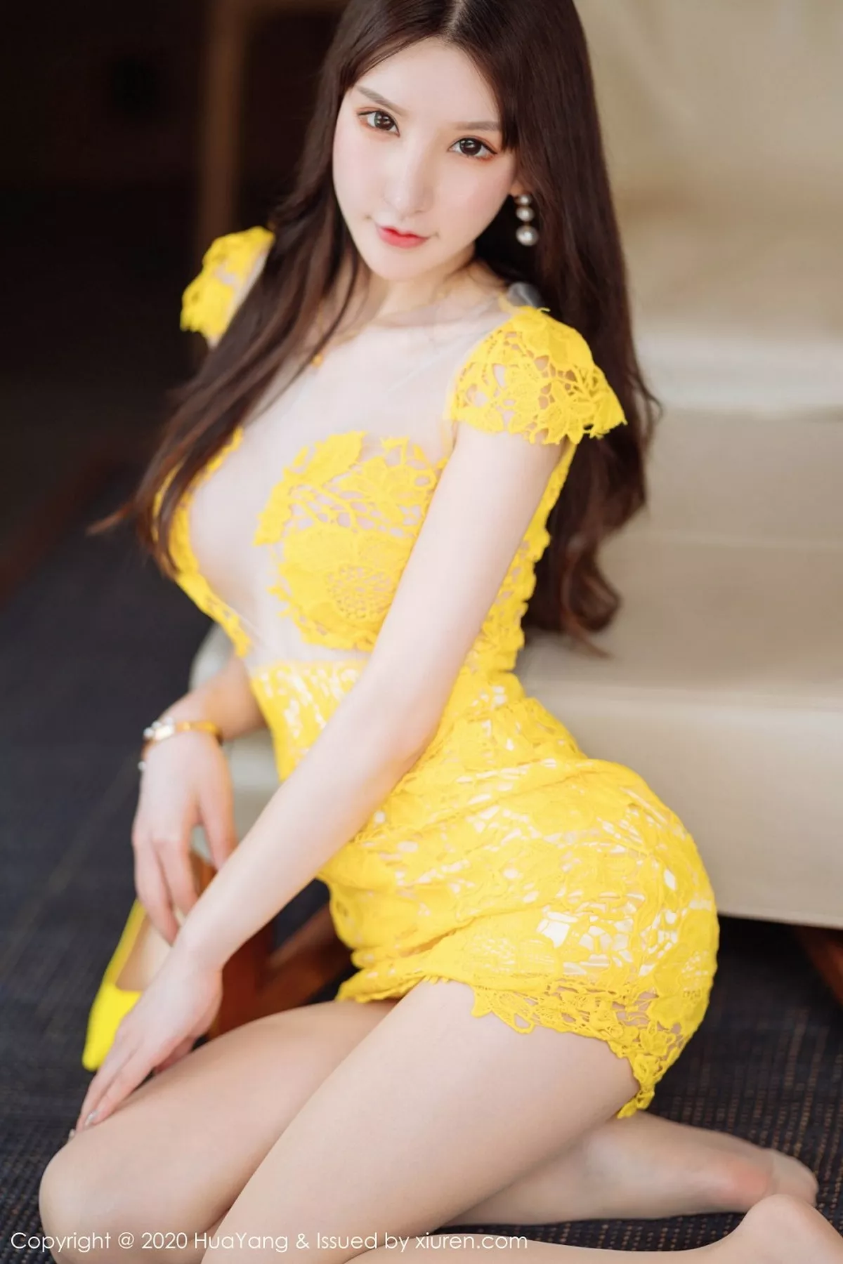 秀人集.com_[HuaYang花漾]Vol.253_女神周于希Sandy三亚旅拍黄色镂空短裙秀火辣身材诱惑写真61P