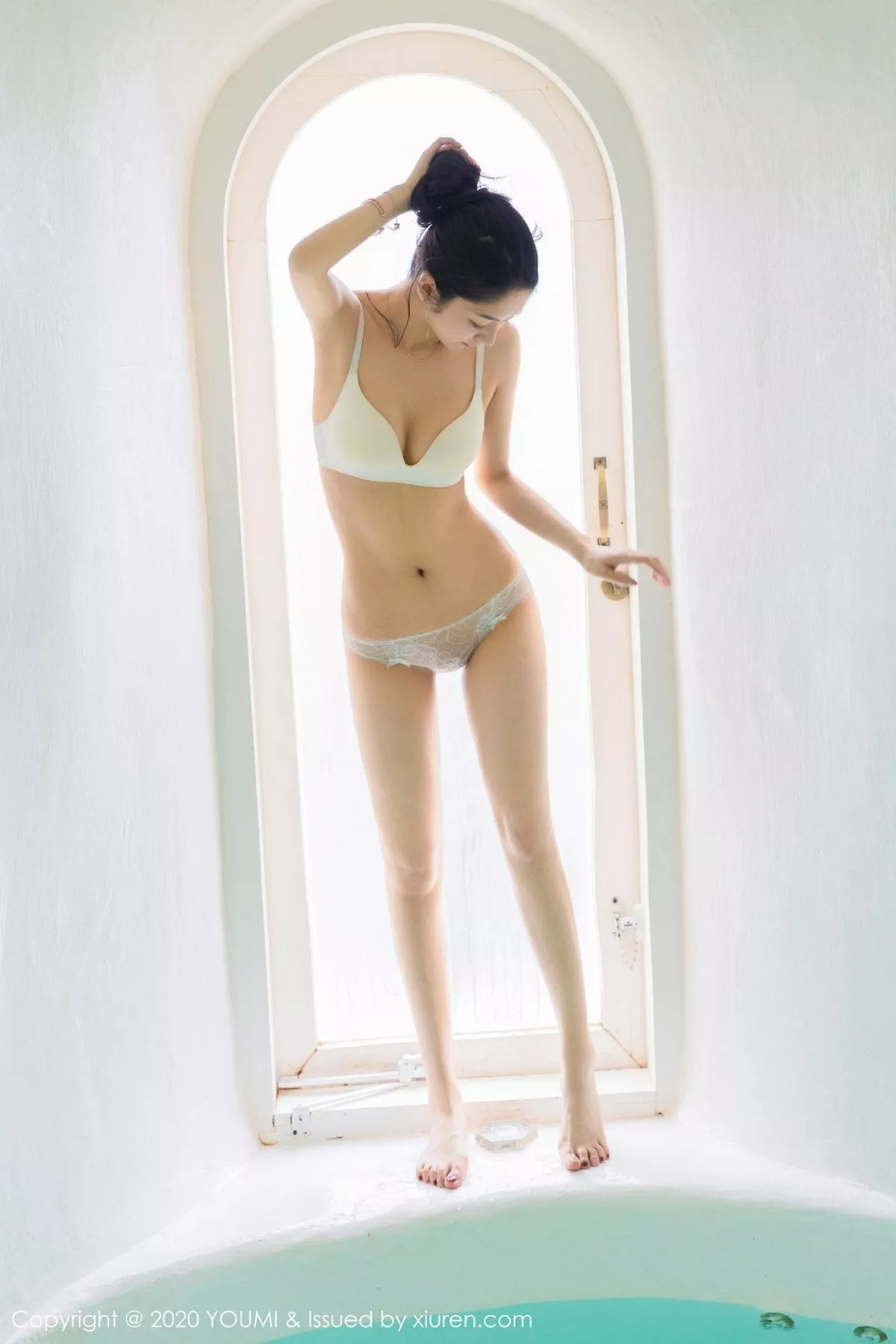 秀人集.com_[YouMi尤蜜荟]Vol.483_嫩模Angela小热巴大理旅拍室内泳池主题性感内衣诱惑写真72P