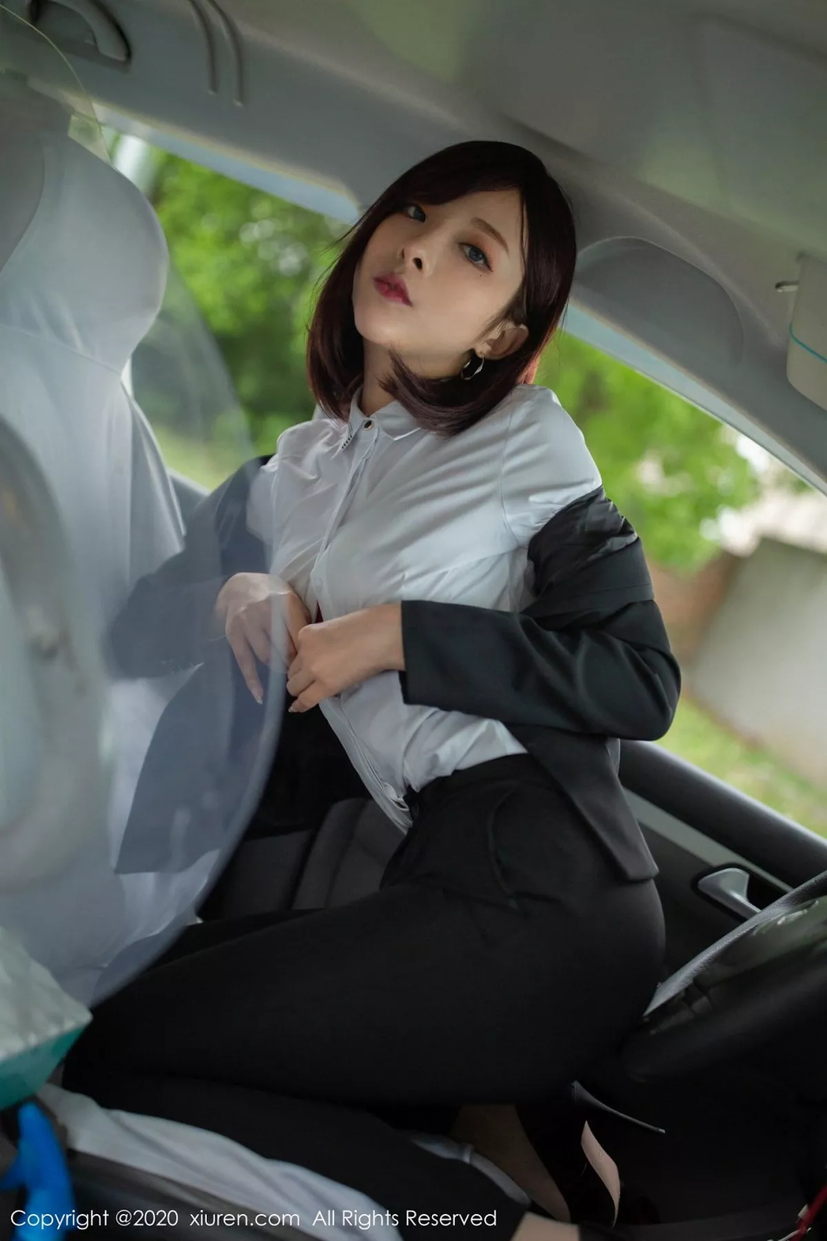 秀人集.com_[XiuRen秀人网]No.2322_嫩模陈小喵出租车司机主题车拍系列红色内衣配无内灰丝诱惑写真76P