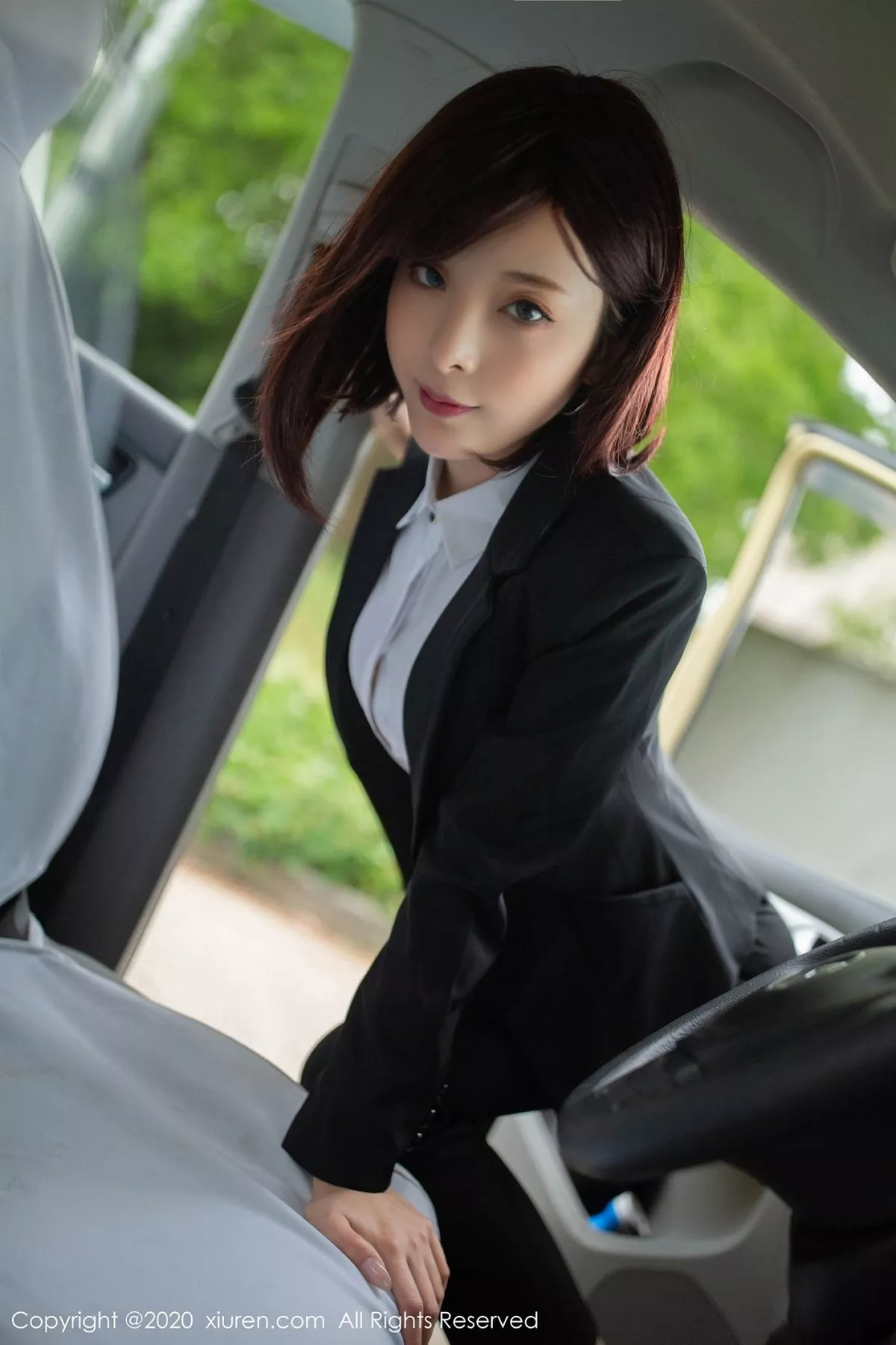 秀人集.com_[XiuRen秀人网]No.2322_嫩模陈小喵出租车司机主题车拍系列红色内衣配无内灰丝诱惑写真76P