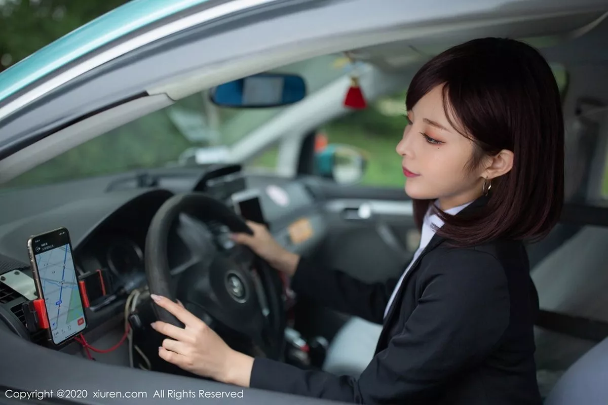 秀人集.com_[XiuRen秀人网]No.2322_嫩模陈小喵出租车司机主题车拍系列红色内衣配无内灰丝诱惑写真76P