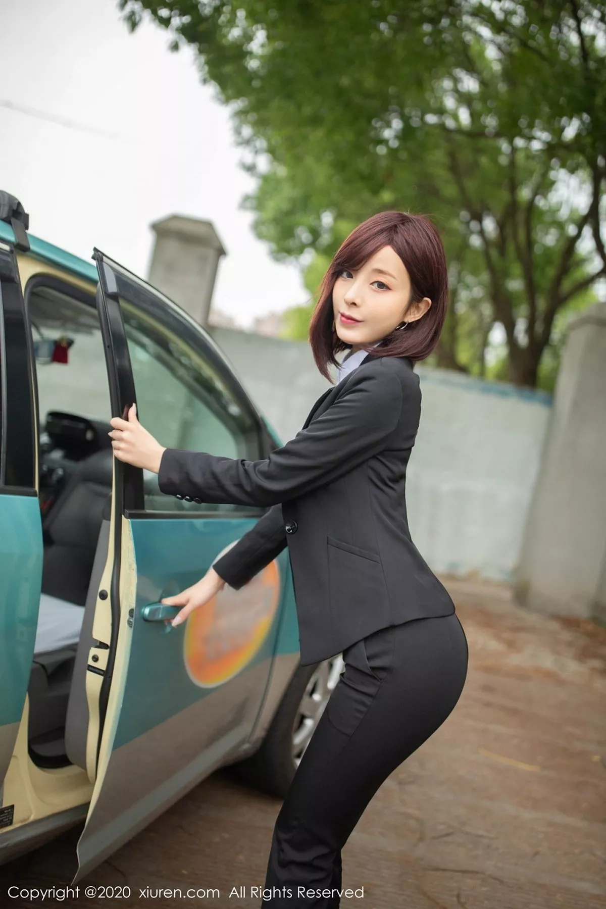 秀人集.com_[XiuRen秀人网]No.2322_嫩模陈小喵出租车司机主题车拍系列红色内衣配无内灰丝诱惑写真76P