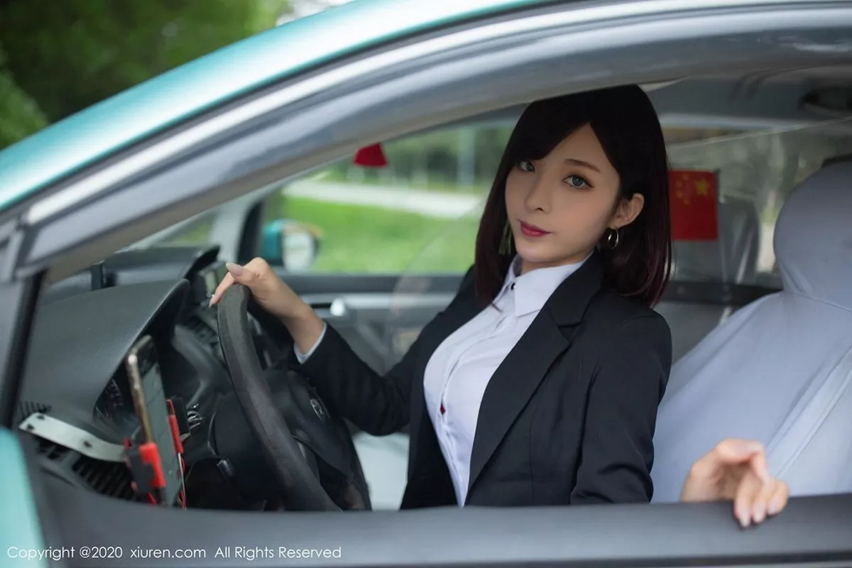 秀人集.com_[XiuRen秀人网]No.2322_嫩模陈小喵出租车司机主题车拍系列红色内衣配无内灰丝诱惑写真76P