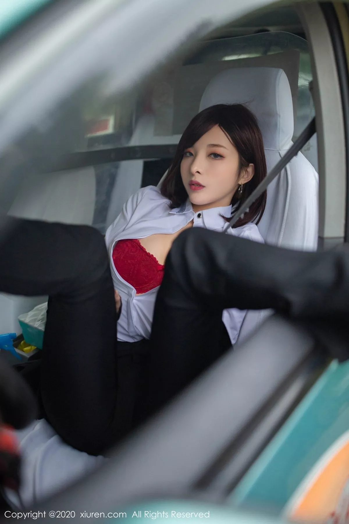 秀人集.com_[XiuRen秀人网]No.2322_嫩模陈小喵出租车司机主题车拍系列红色内衣配无内灰丝诱惑写真76P