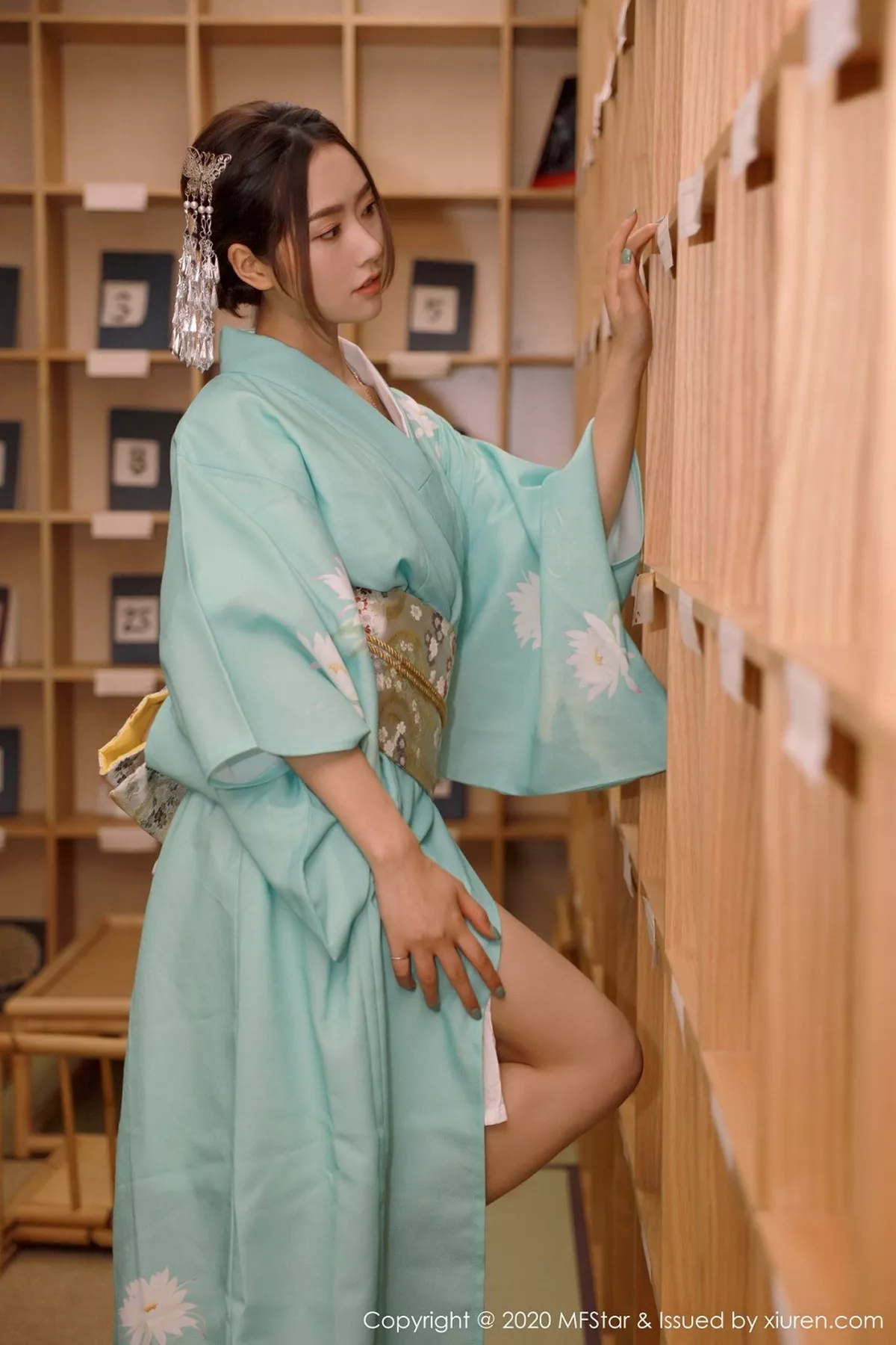 秀人集.com_[MFStar模范学院]Vol.332_嫩模方子萱私房床上日系和服半脱秀完美身材诱惑写真71P