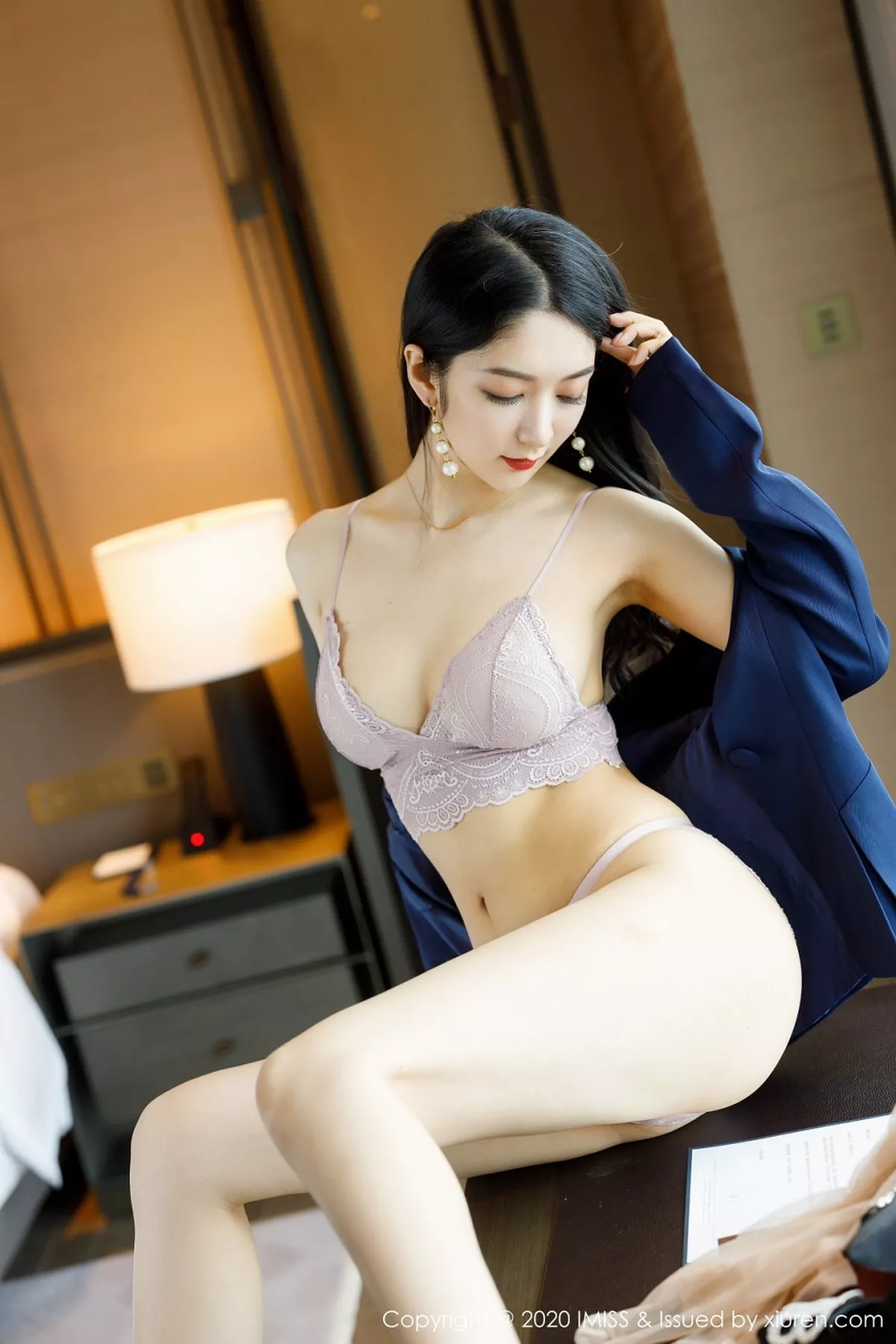 秀人集.com_[IMISS爱蜜社]Vol.471_女神Angela小热巴经典职业秘书装半脱露性感内衣诱惑写真68P