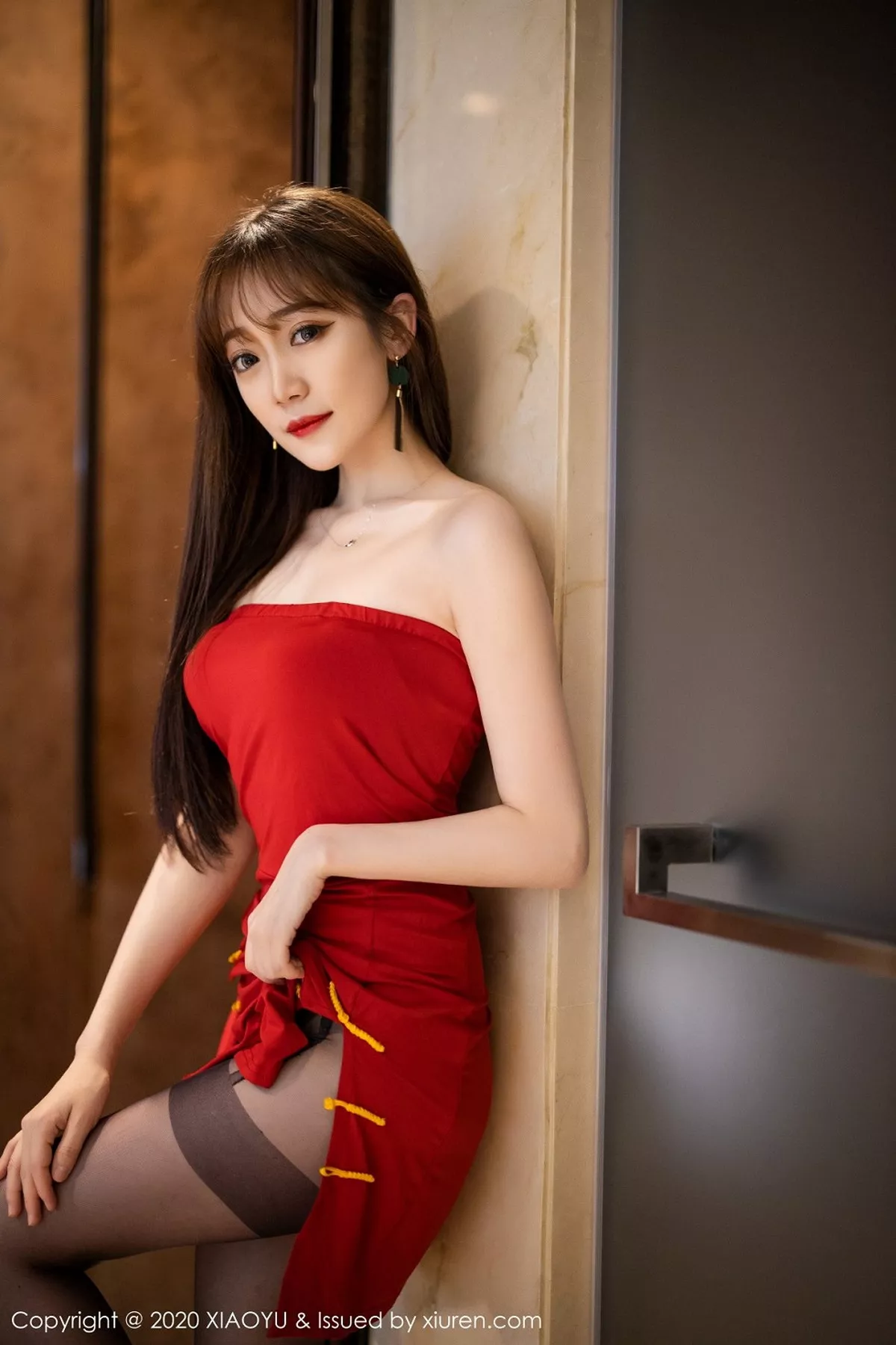 秀人集.com_[XiaoYu画语界]Vol.313_嫩模允儿Claire猩红典雅礼服半脱露性感黑色内衣诱人写真79P