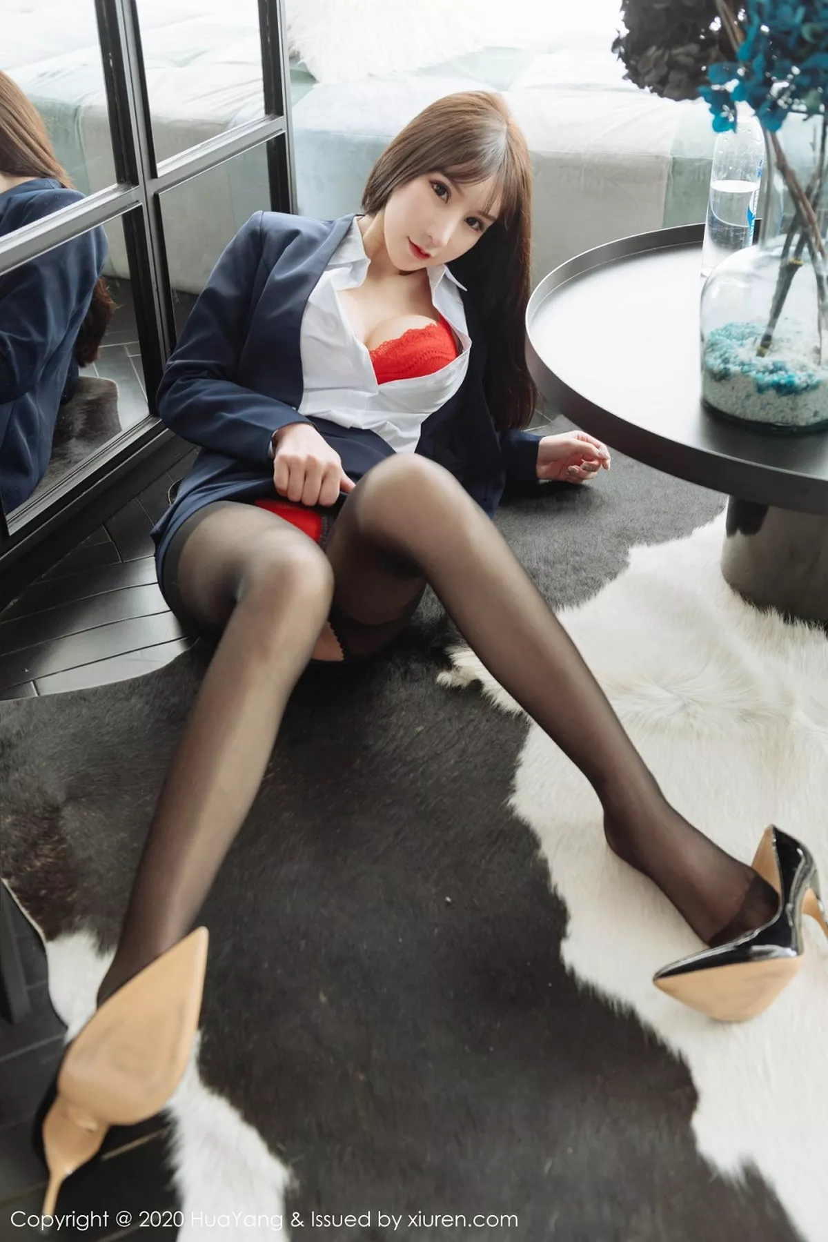 秀人集.com_[HuaYang花漾]Vol.247_女神周于希云南旅拍私人管家主题开档黑丝裤袜诱惑写真65P