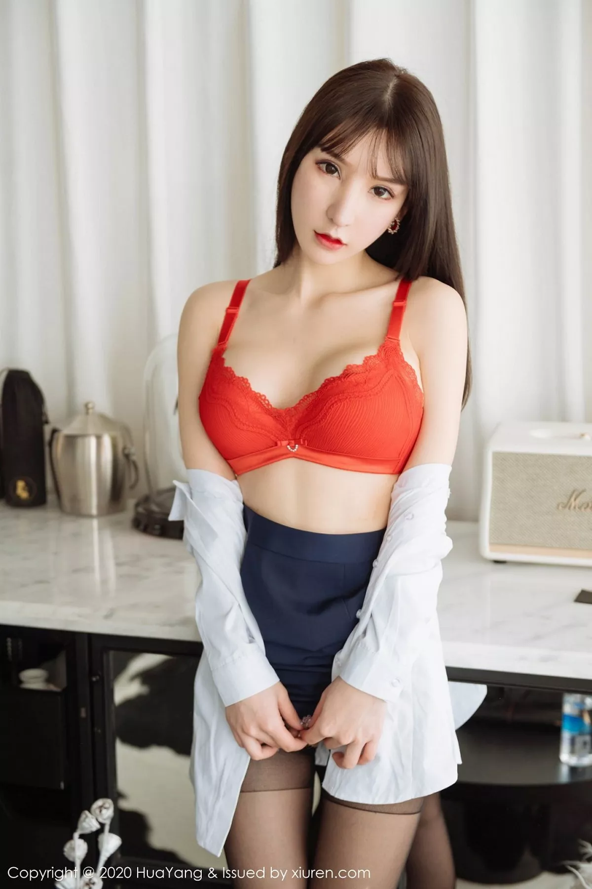 秀人集.com_[HuaYang花漾]Vol.247_女神周于希云南旅拍私人管家主题开档黑丝裤袜诱惑写真65P