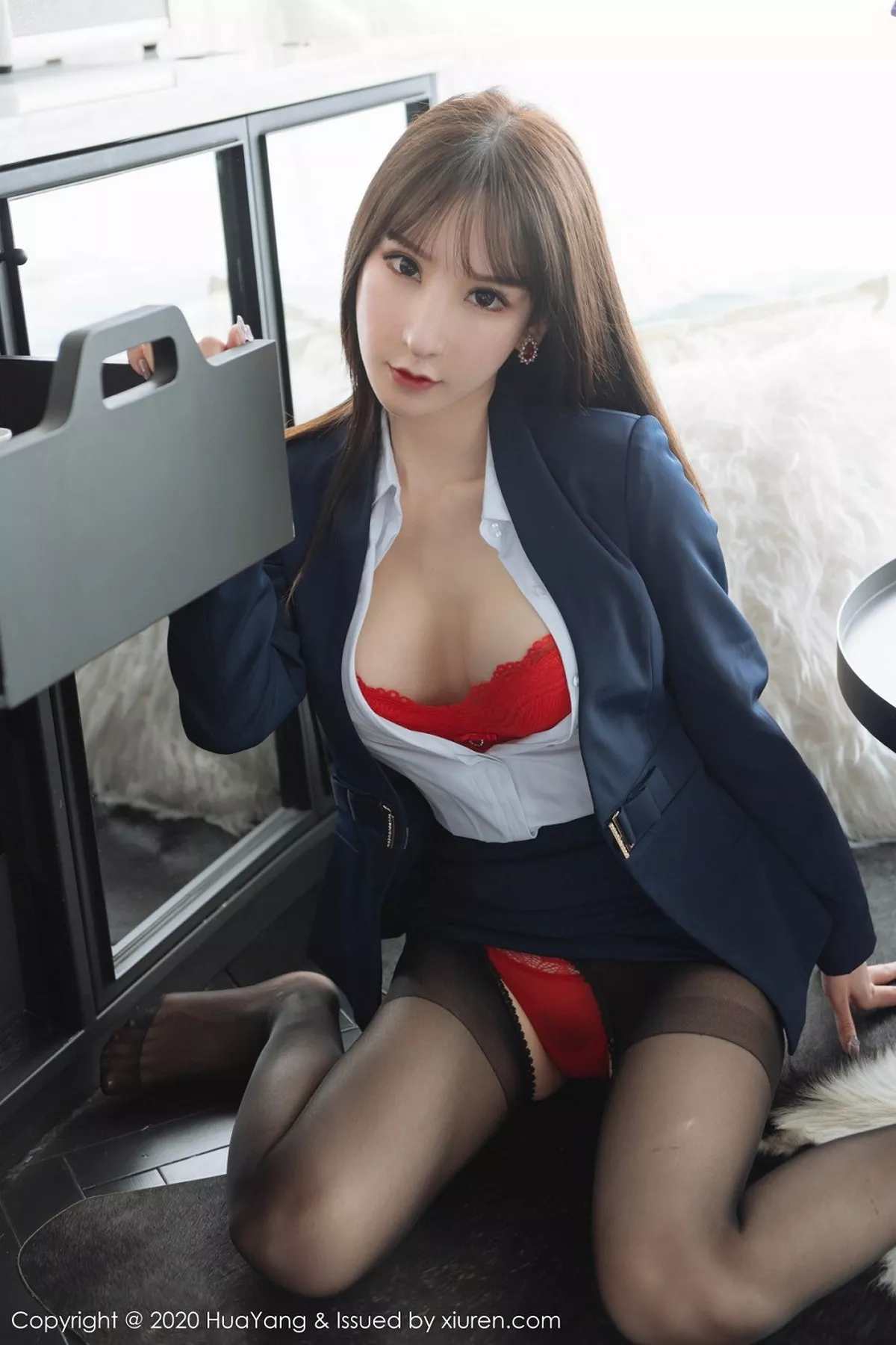秀人集.com_[HuaYang花漾]Vol.247_女神周于希云南旅拍私人管家主题开档黑丝裤袜诱惑写真65P