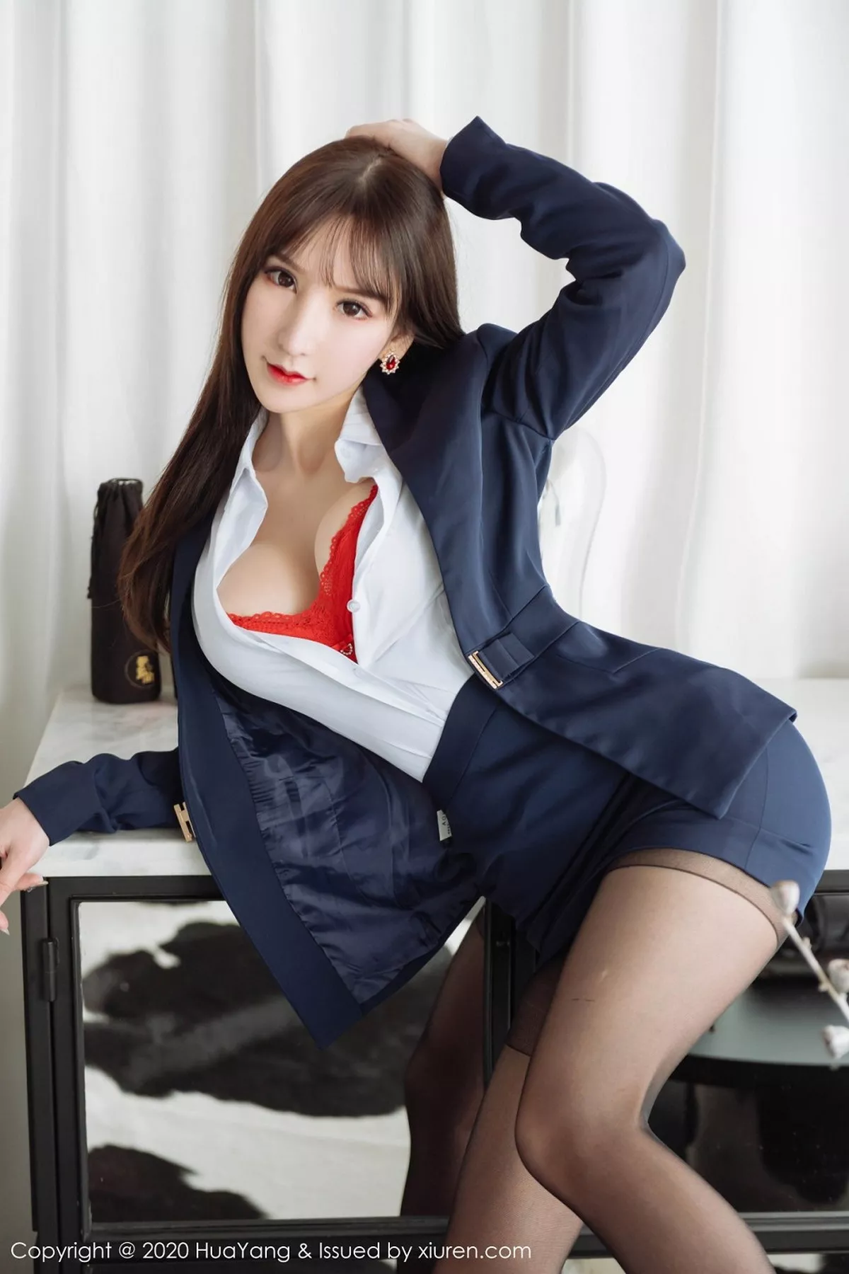 秀人集.com_[HuaYang花漾]Vol.247_女神周于希云南旅拍私人管家主题开档黑丝裤袜诱惑写真65P