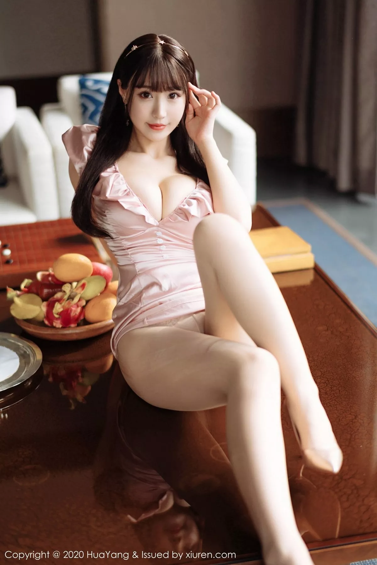 秀人集.com_[HuaYang花漾]Vol.265_女神朱可儿Flower三亚旅拍私房粉色深V礼裙秀豪乳诱惑写真60P