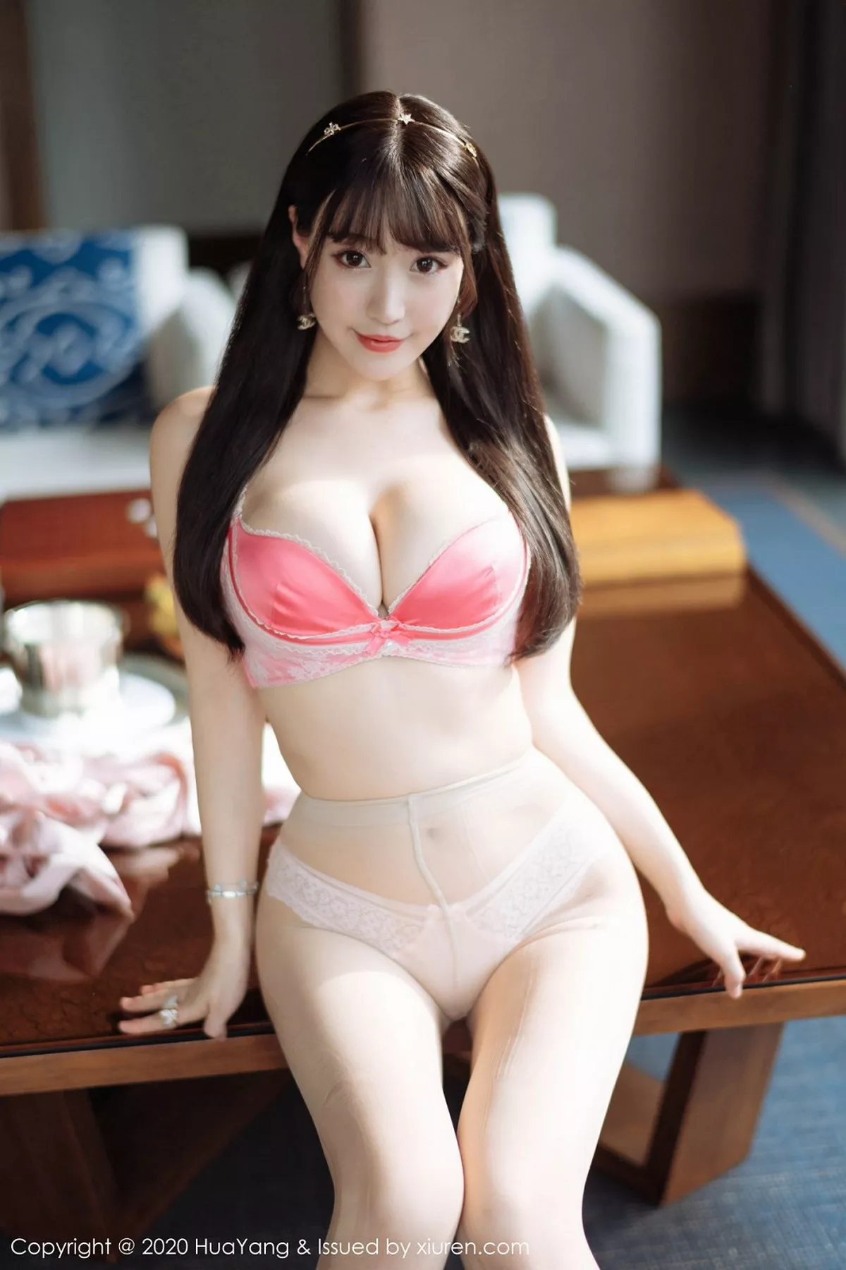 秀人集.com_[HuaYang花漾]Vol.265_女神朱可儿Flower三亚旅拍私房粉色深V礼裙秀豪乳诱惑写真60P