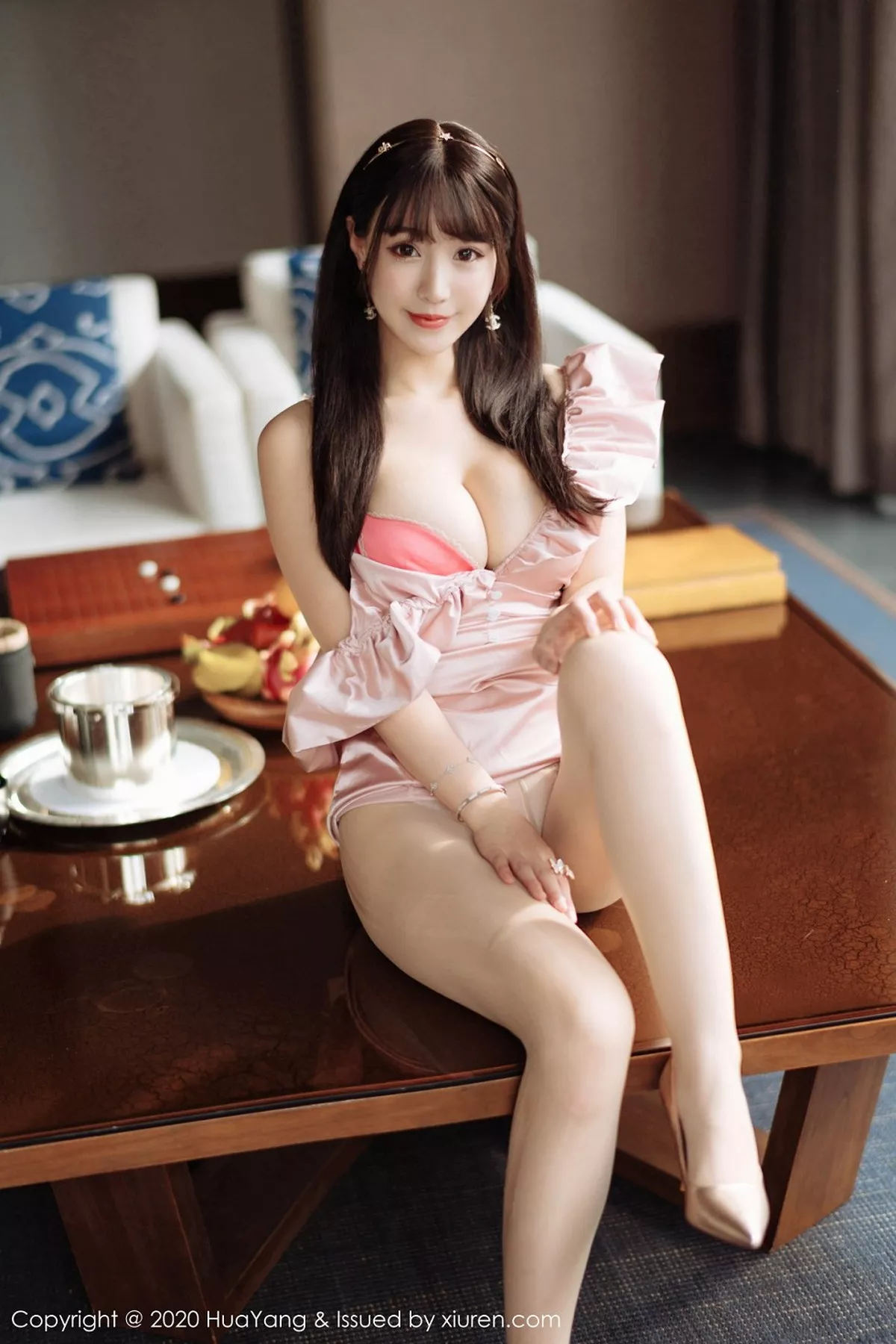 秀人集.com_[HuaYang花漾]Vol.265_女神朱可儿Flower三亚旅拍私房粉色深V礼裙秀豪乳诱惑写真60P