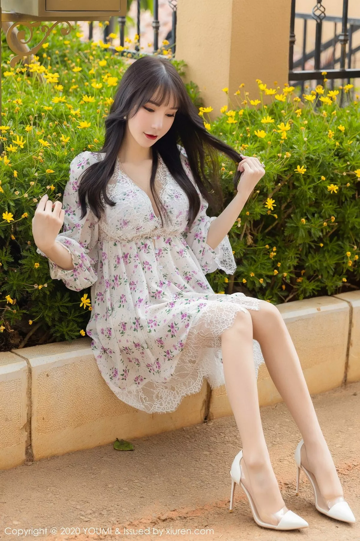 秀人集.com_[YouMi尤蜜荟]Vol.500_女神周于希Sandy大理旅拍小碎花裙子半脱秀完美身材诱惑写真58P