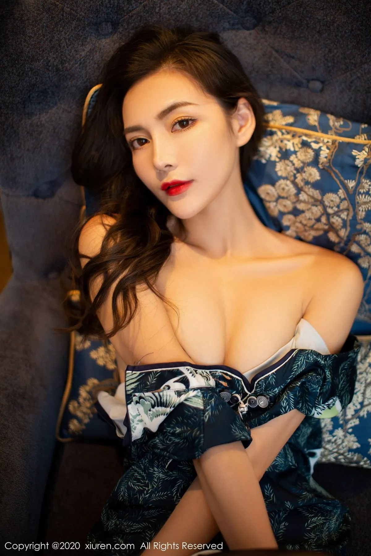 秀人集.com_[XiuRen秀人网]No.2411_嫩模夏玥私房古韵旗袍配性感黑丝裤袜秀完美身材诱惑写真61P