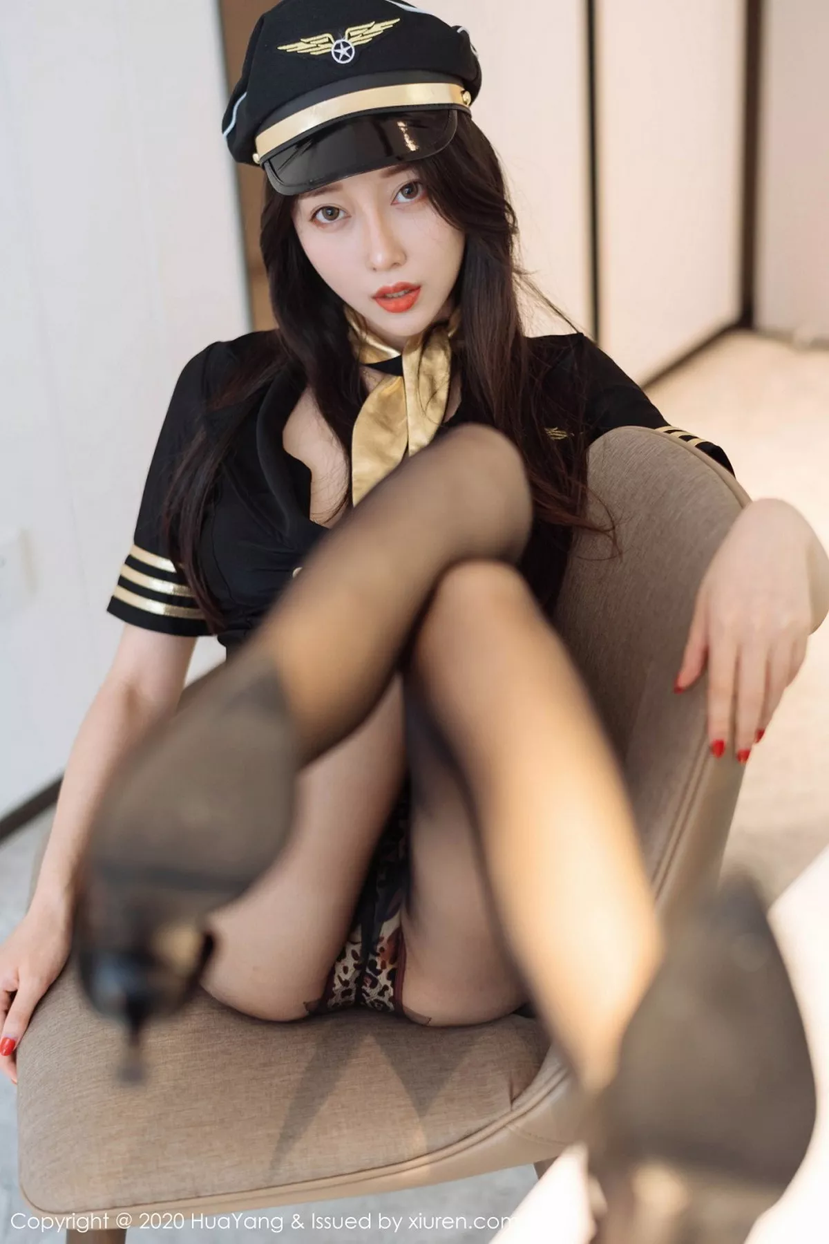 秀人集.com_[HuaYang花漾]Vol.269_嫩模玥儿玥er机长制服主题黑丝裤袜秀豹纹内裤极致诱惑写真73P